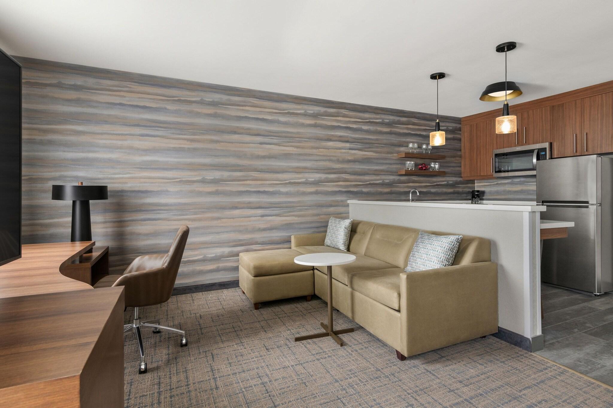 Studio City View King Bed