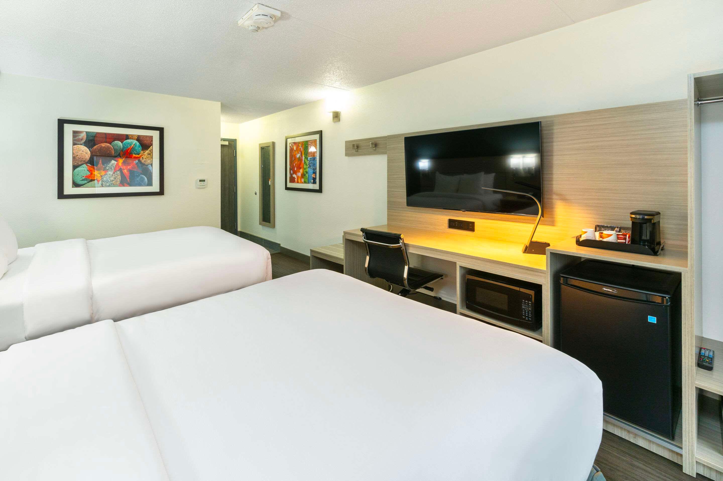 Double Two Queen Beds Non Smoking