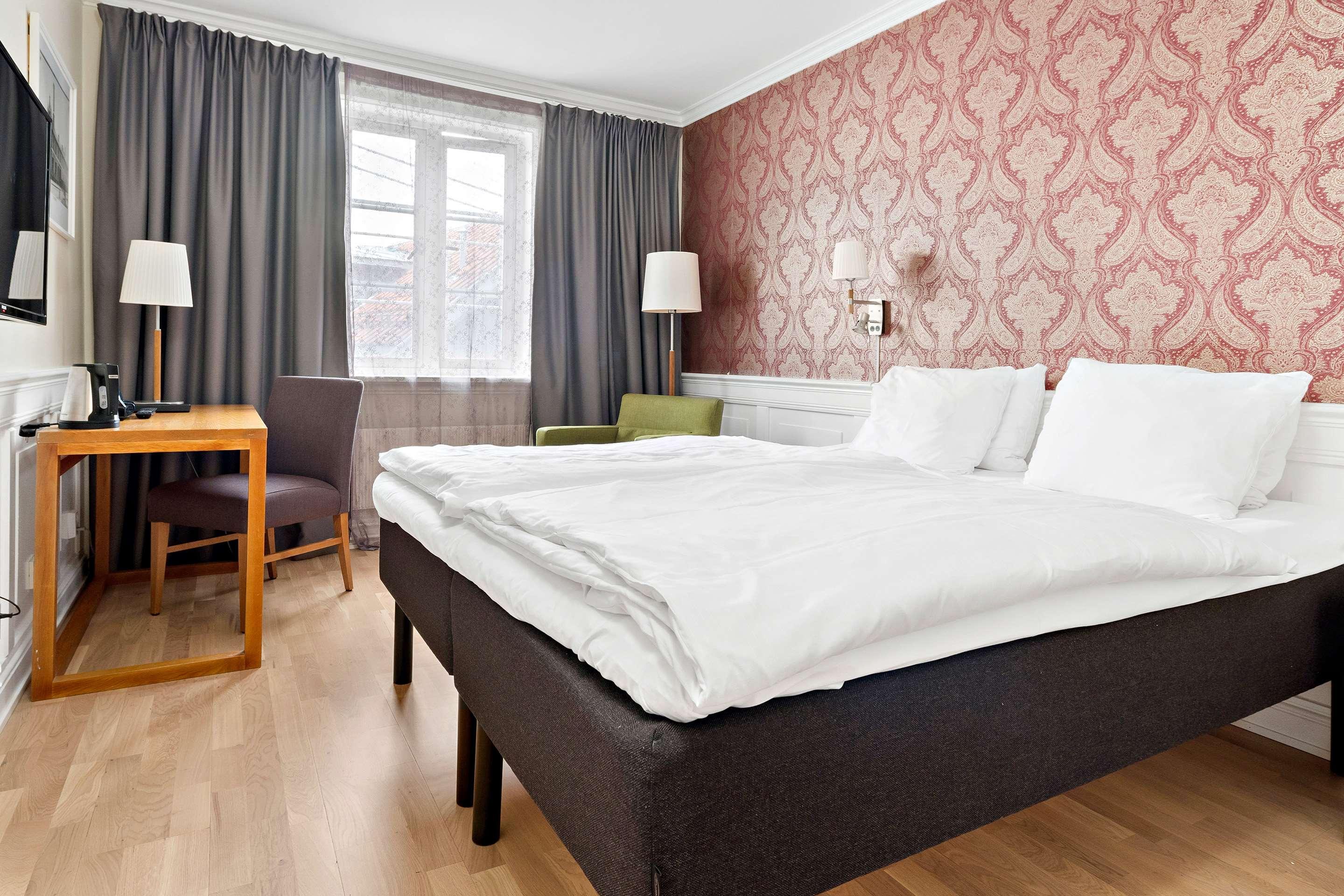 Double Queen Size Bed