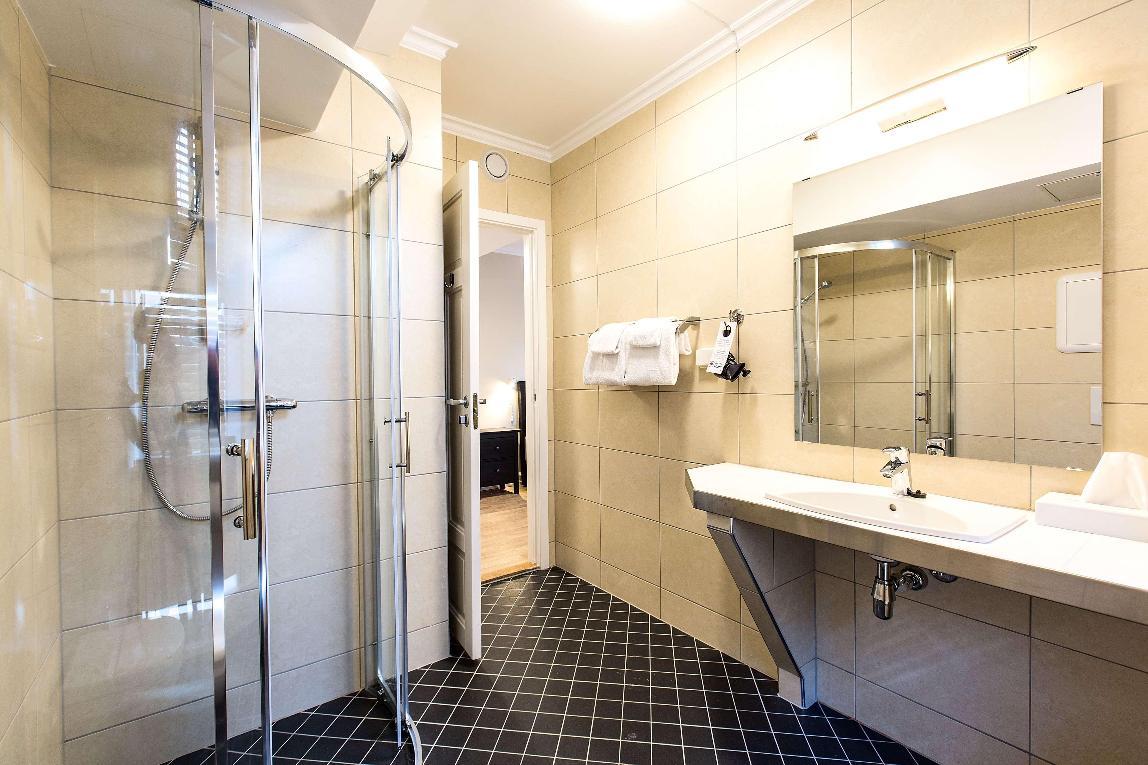 Double Queen Size Bed