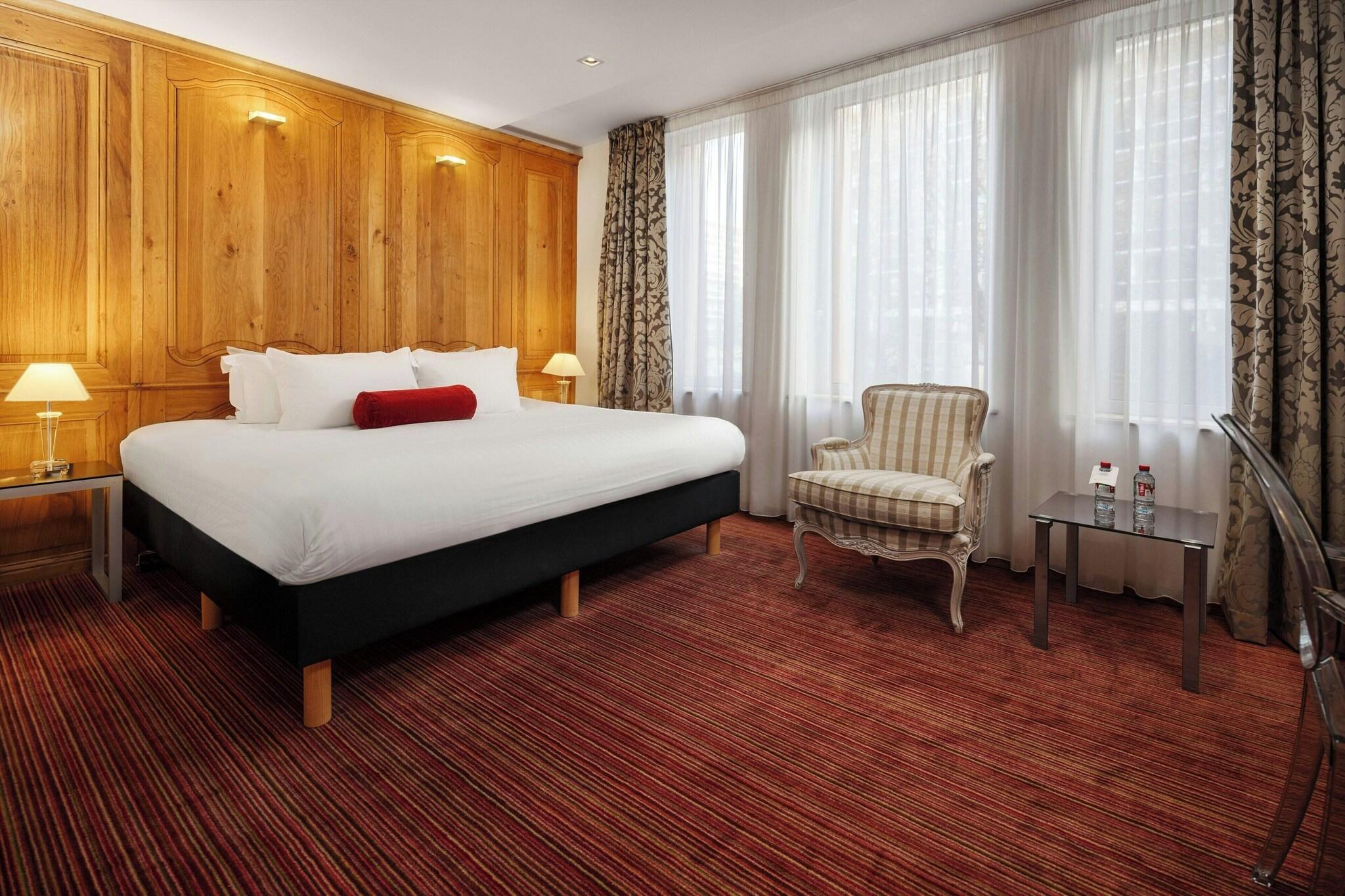 Double Queen Size Bed