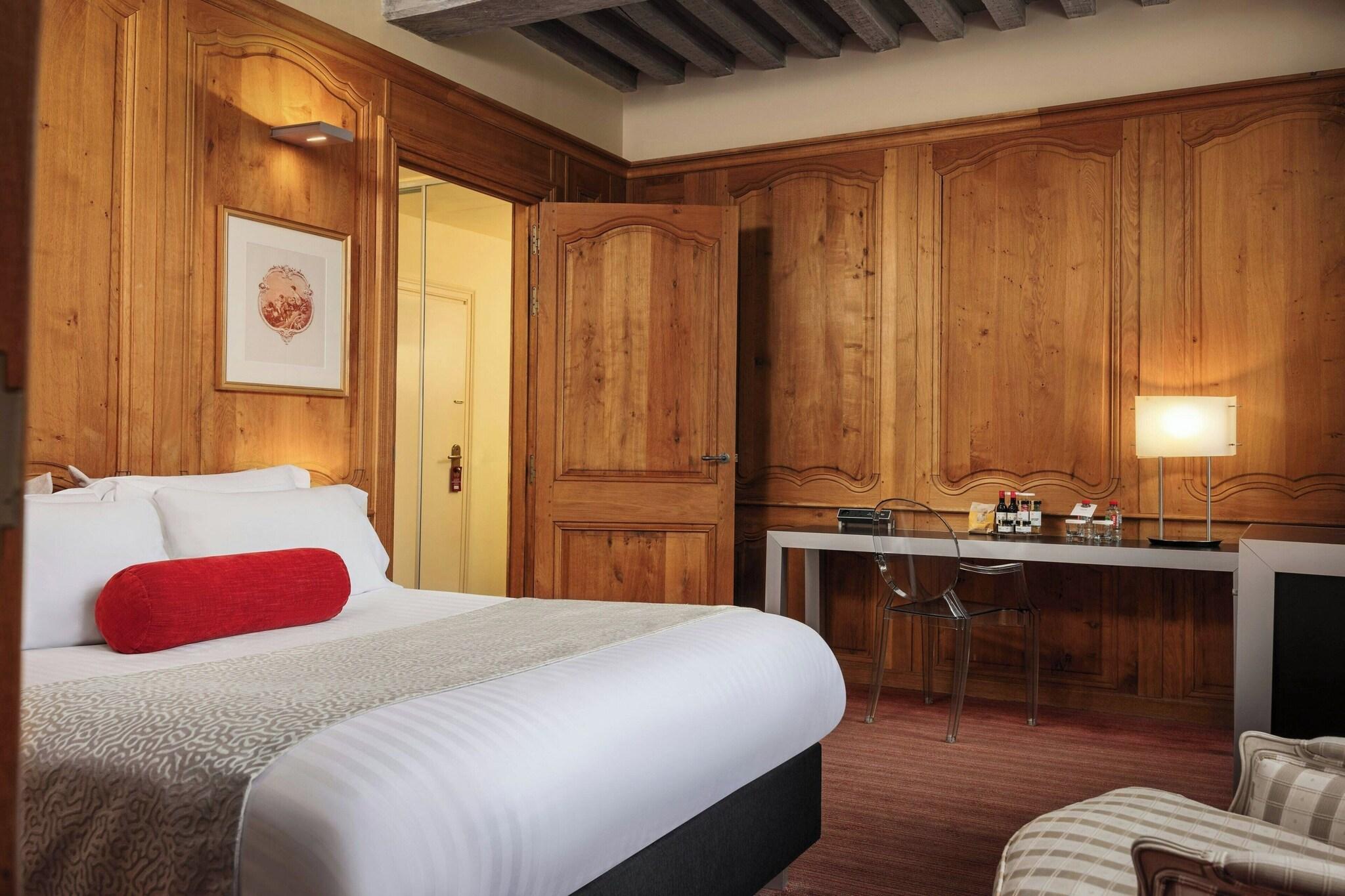 Double Queen Size Bed