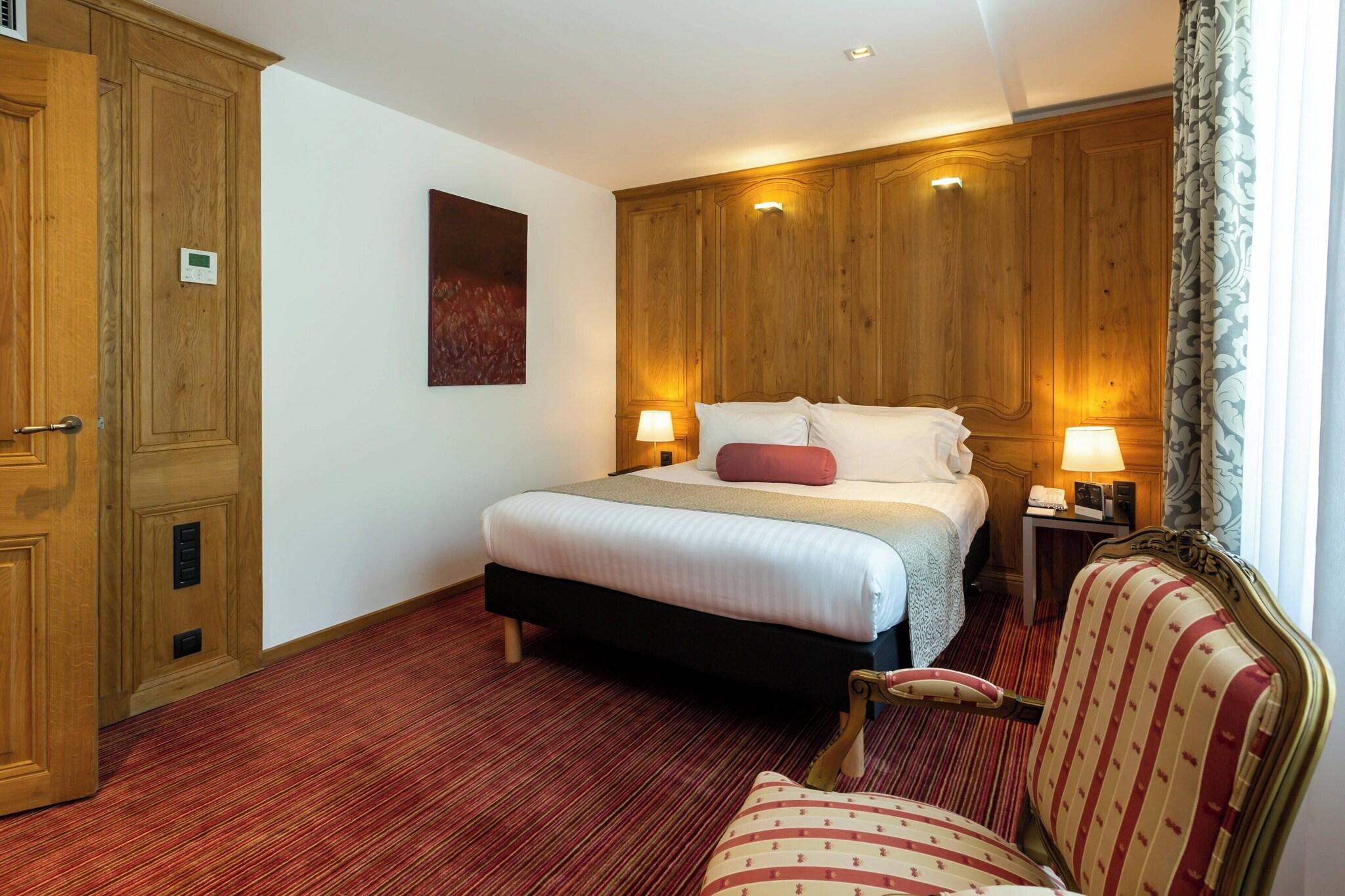 Double Queen Size Bed