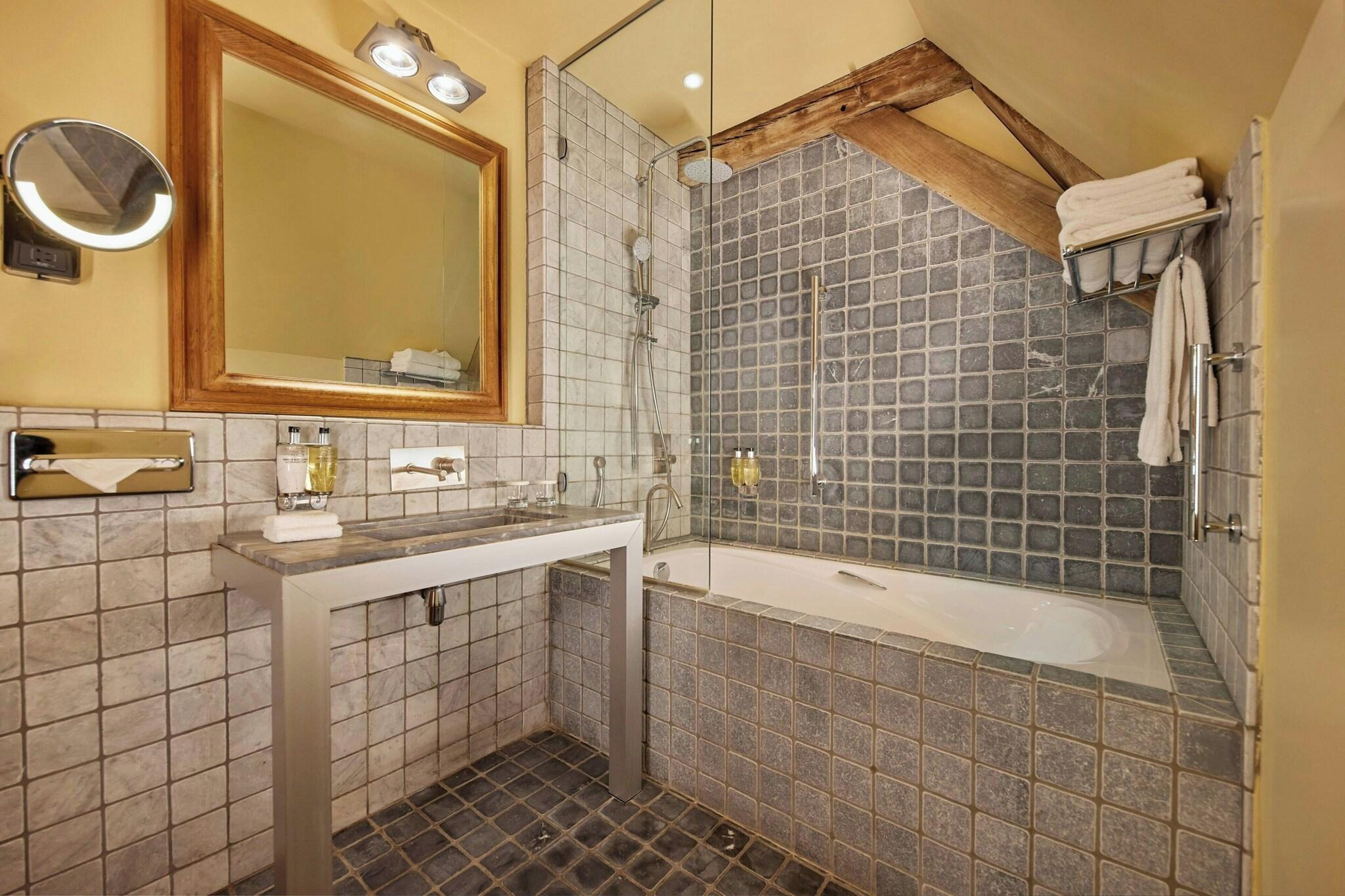 Double King Bed One Bedroom 