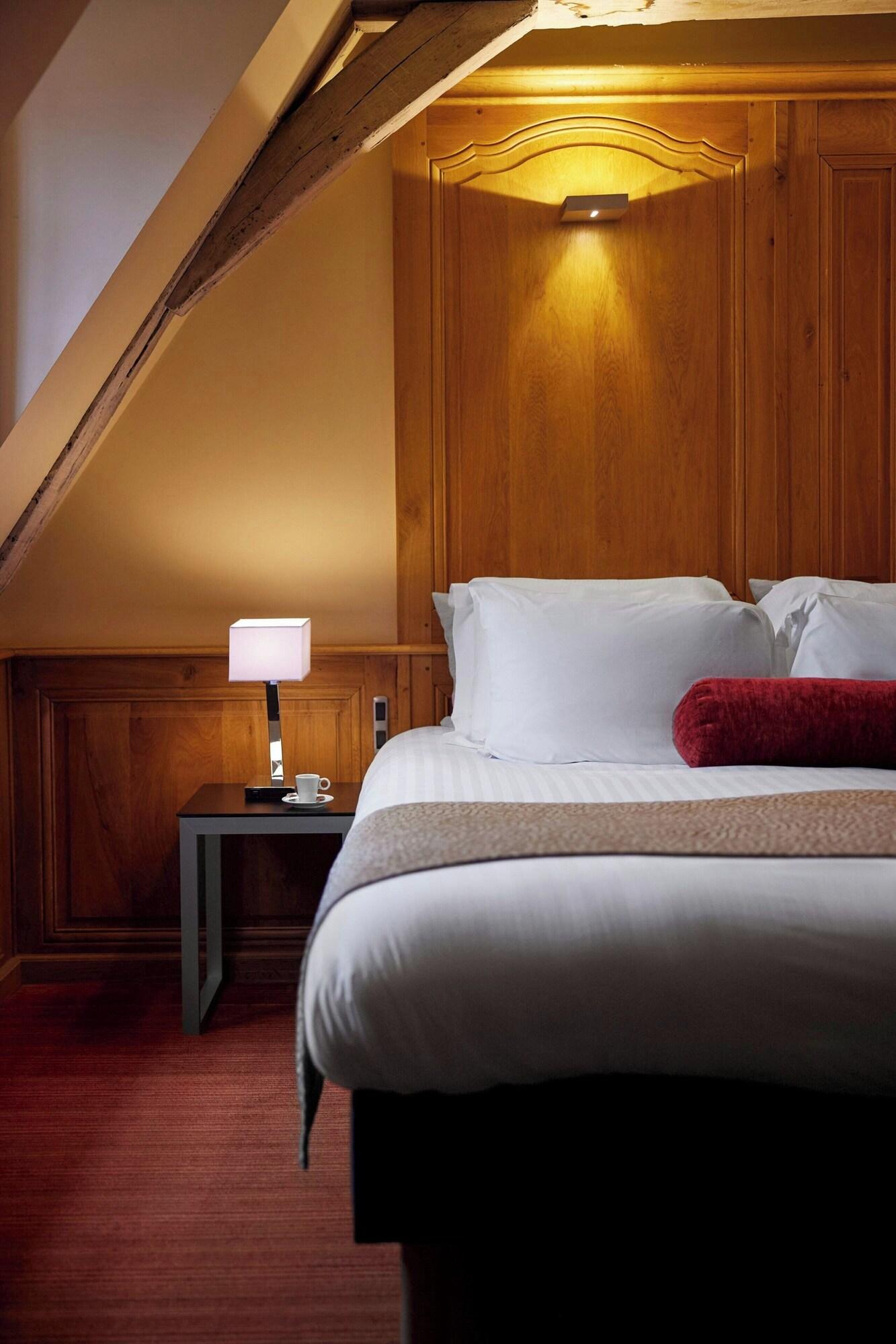 Double King Bed One Bedroom 