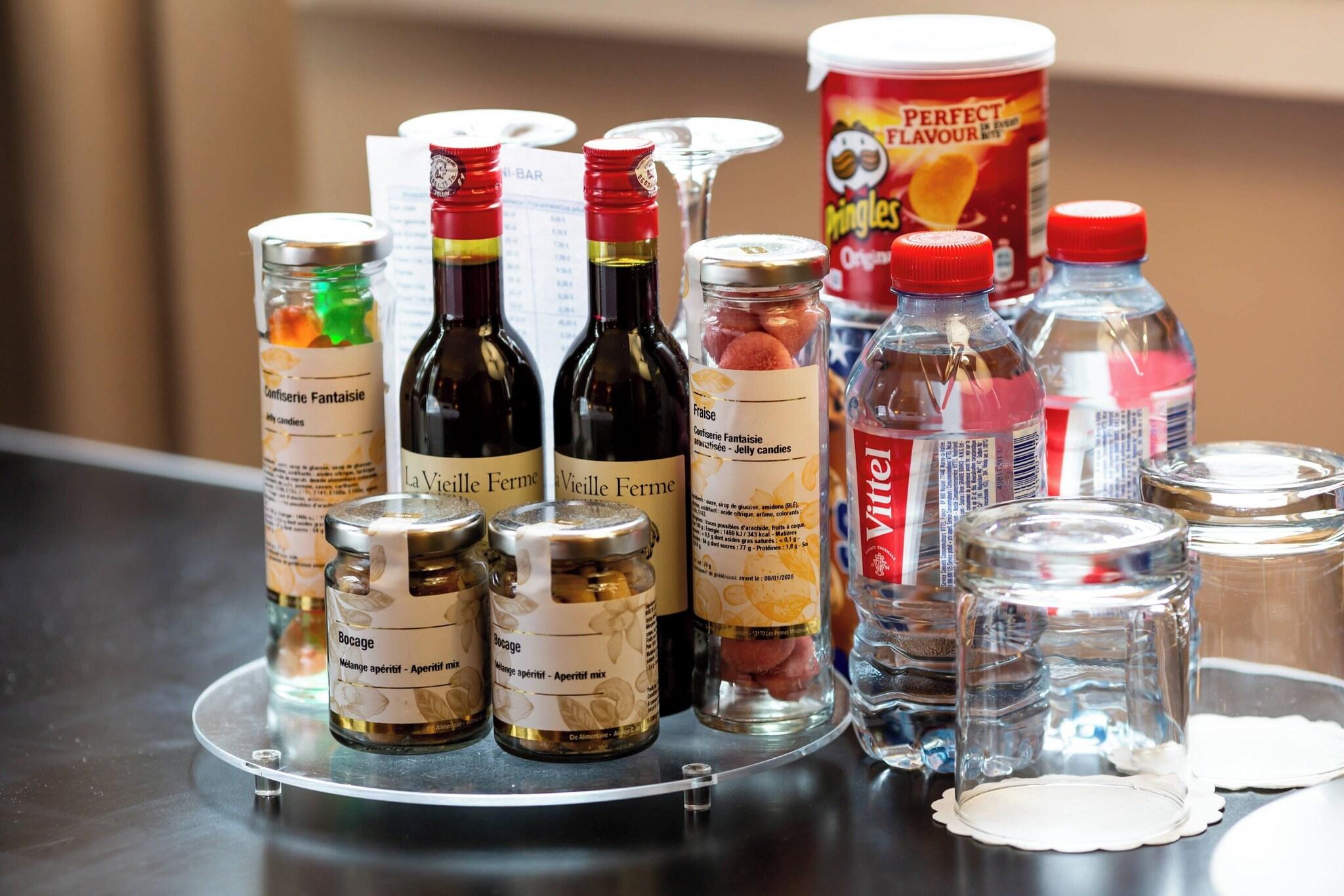 Double King Bed One Bedroom 