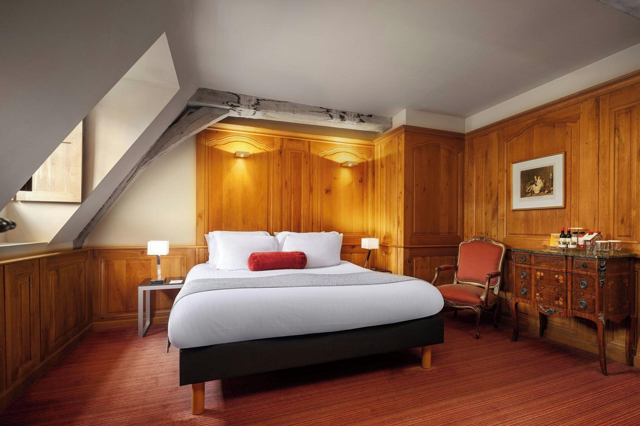 Double King Bed One Bedroom 