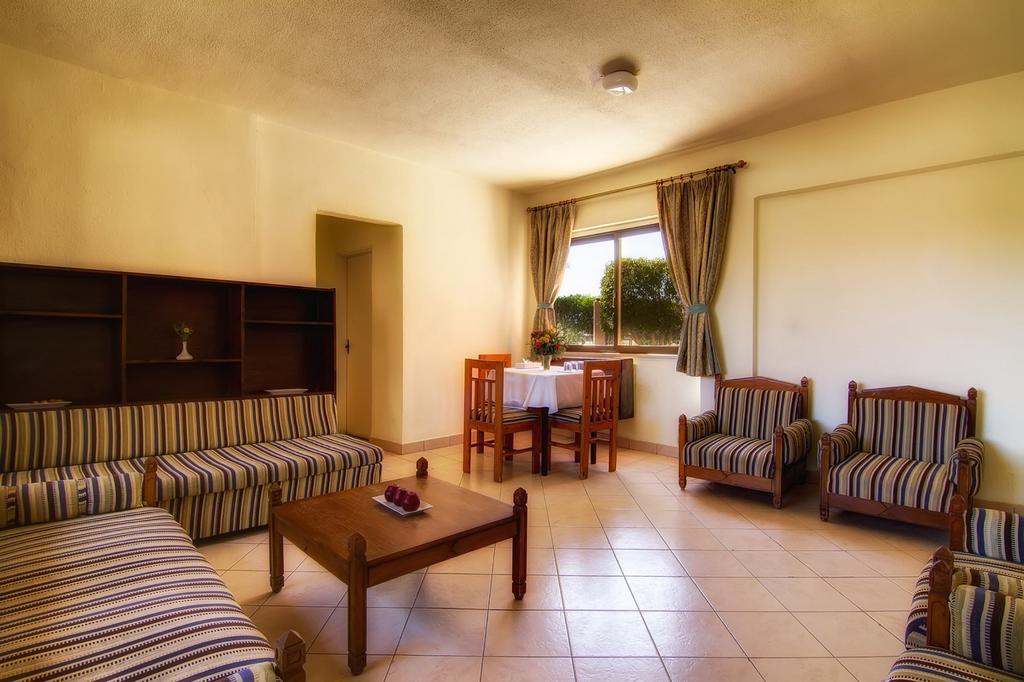 Family Room Capacity 3