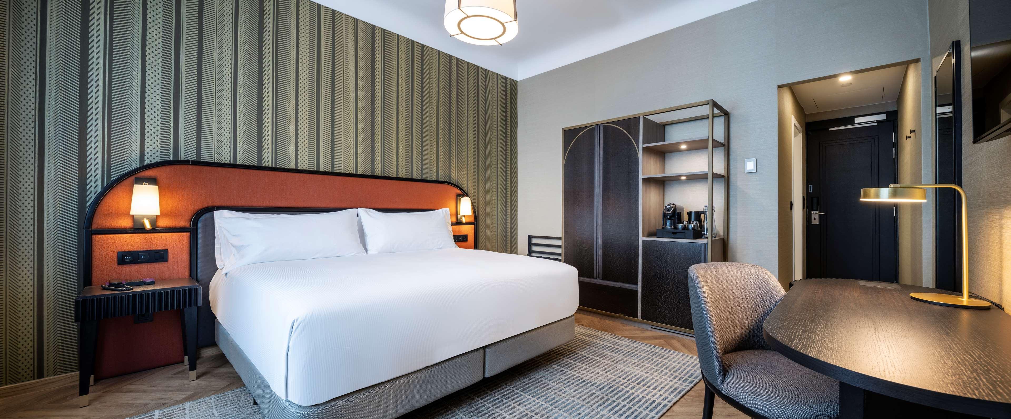 Double Guest Room King Bed