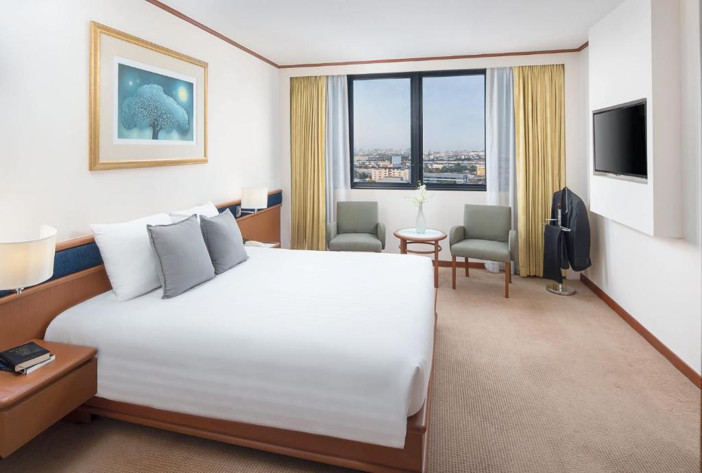 Double Queen Size Bed