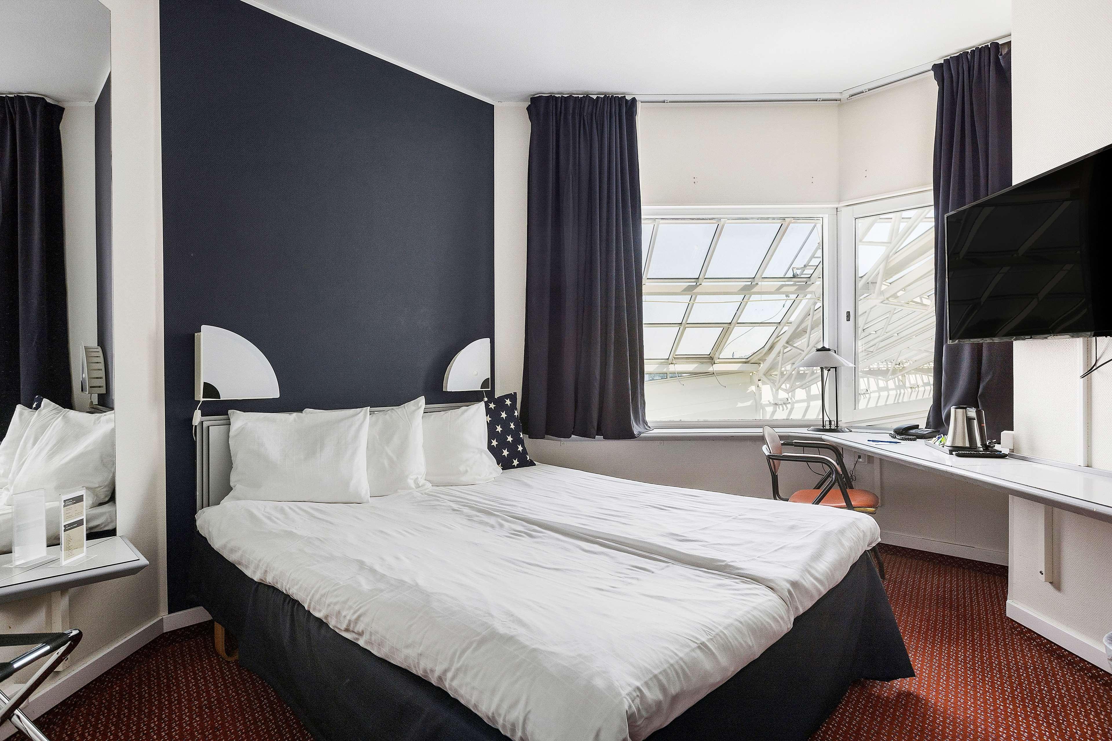 Family Room Queen Bed Non Smoking