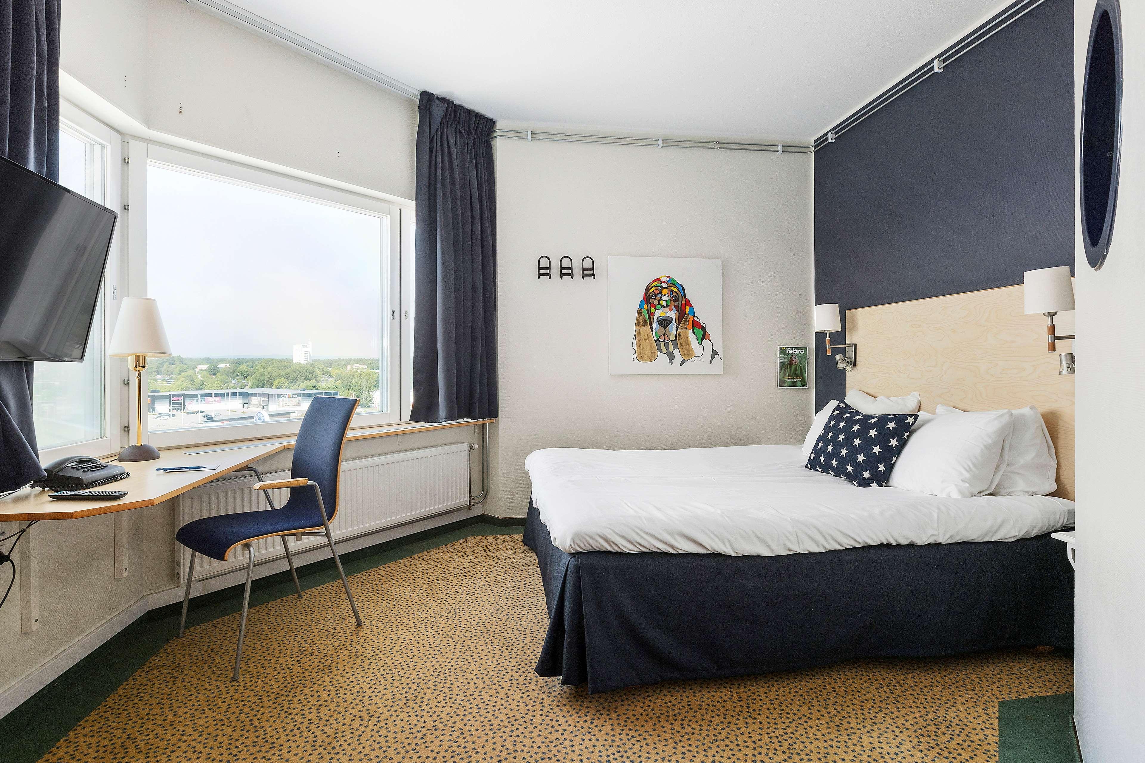 Double Queen Size Bed