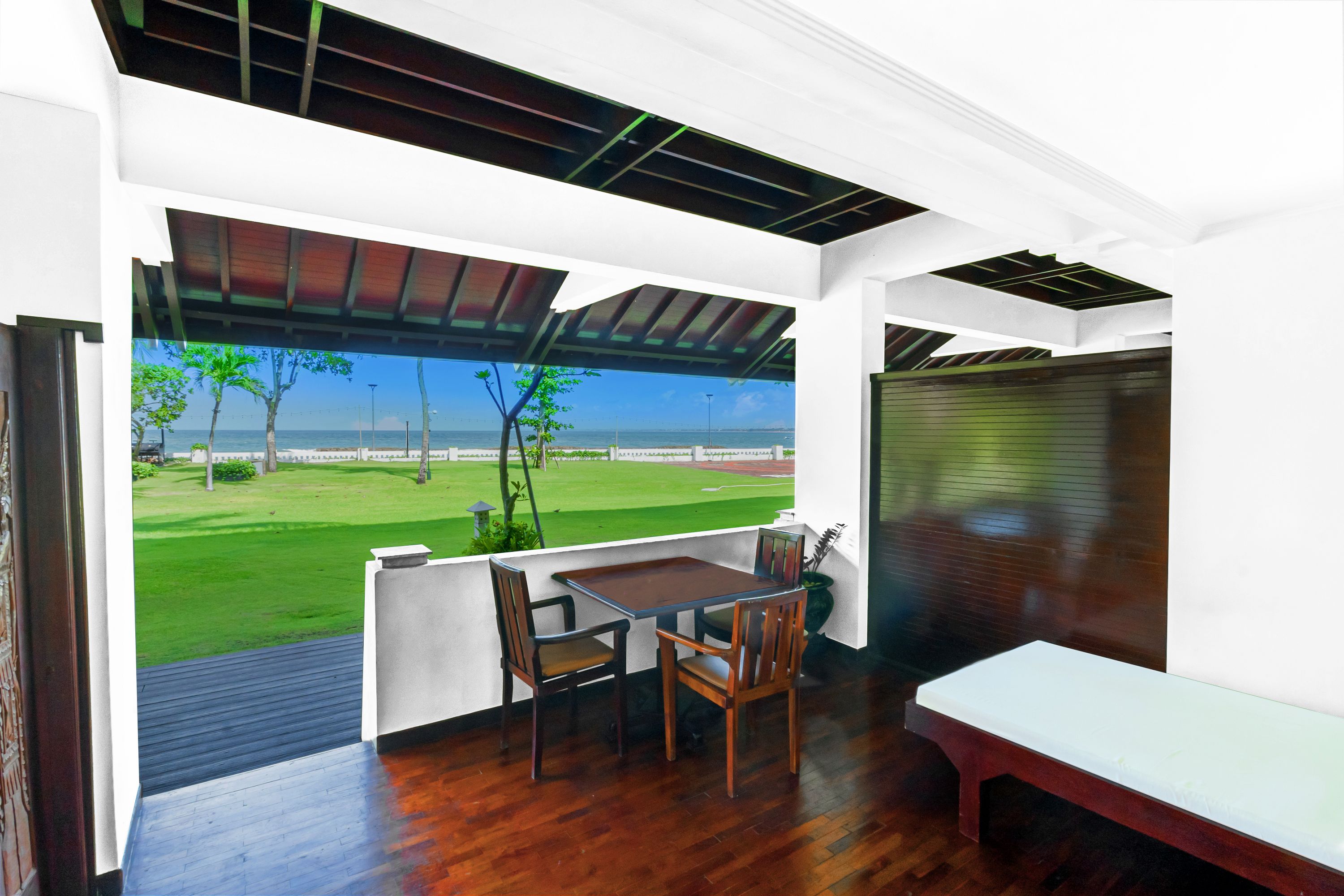 Twin Deluxe Ocean Front