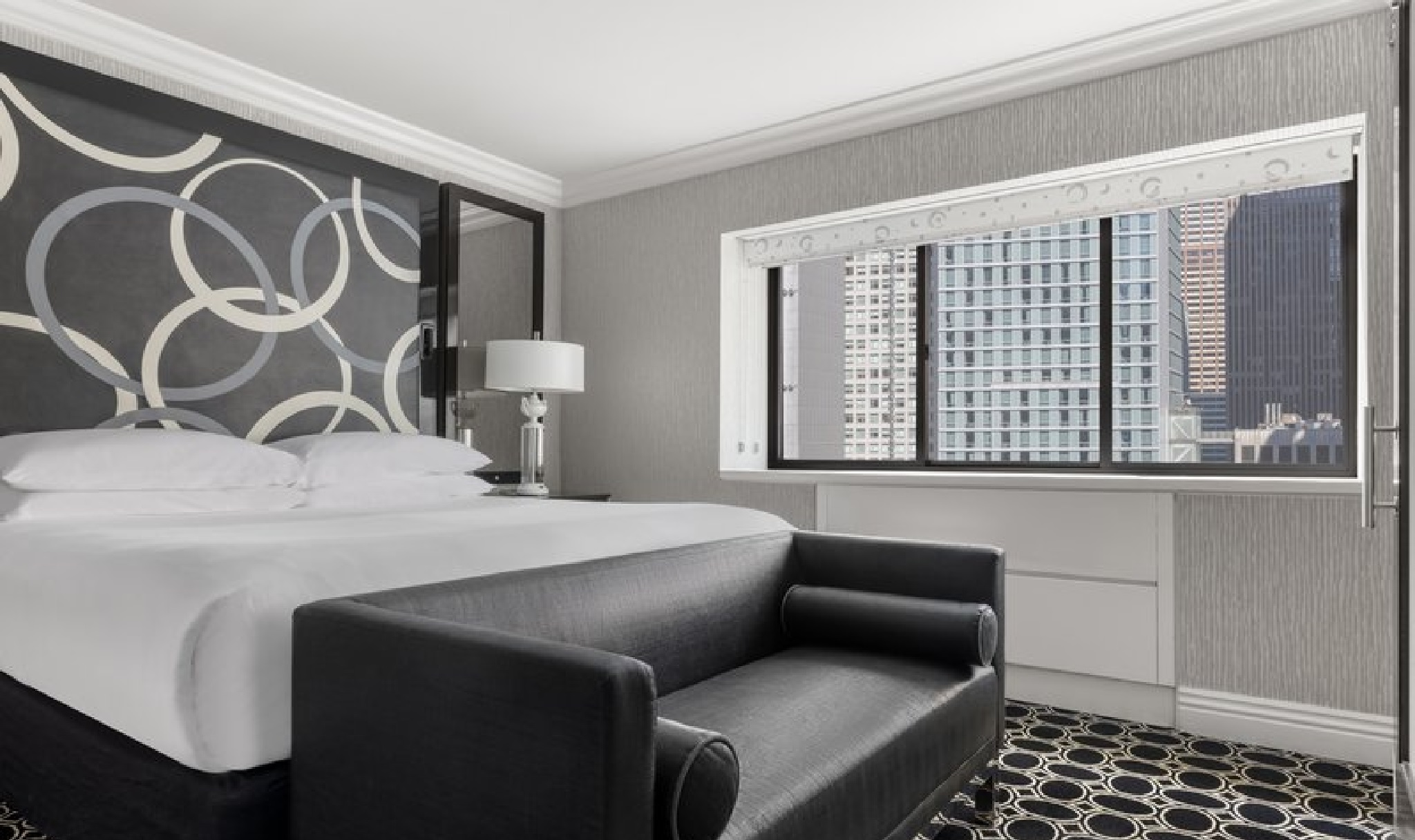 Suite Accessible King Size Bed