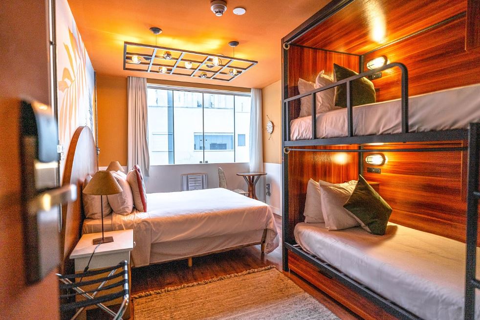 Family Room Capacity 4