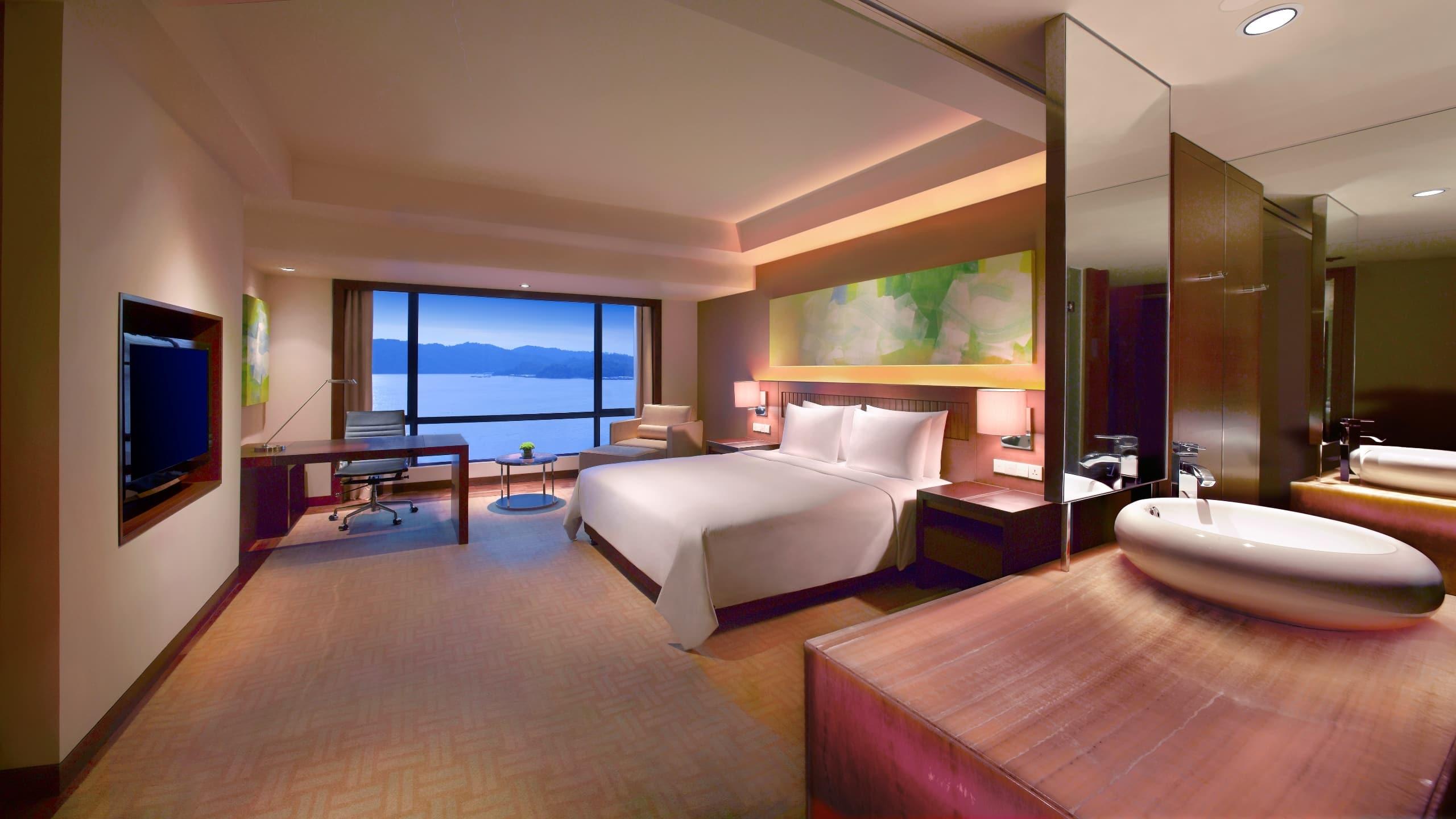 Double Sea View King Bed