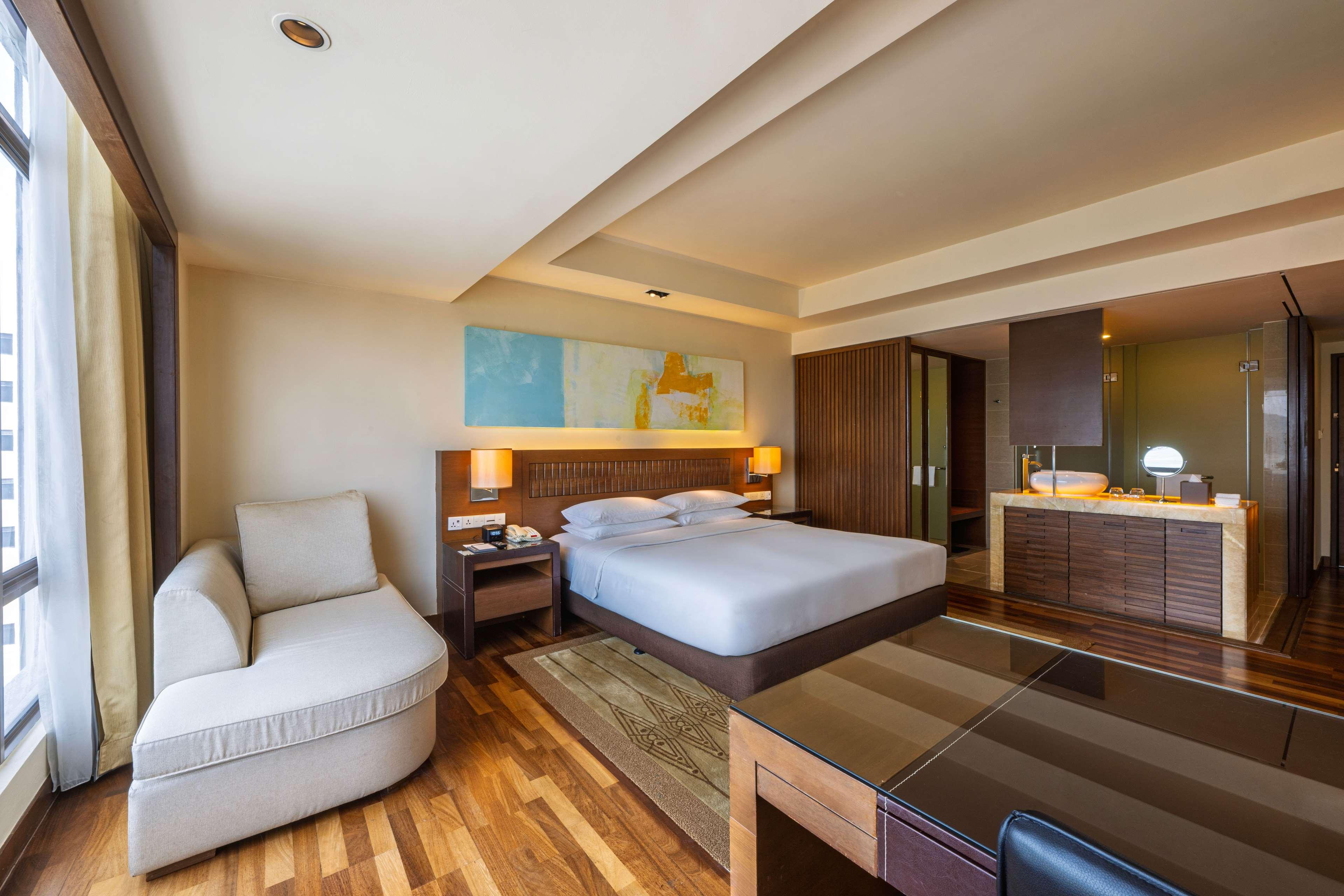 Double Club King Bed