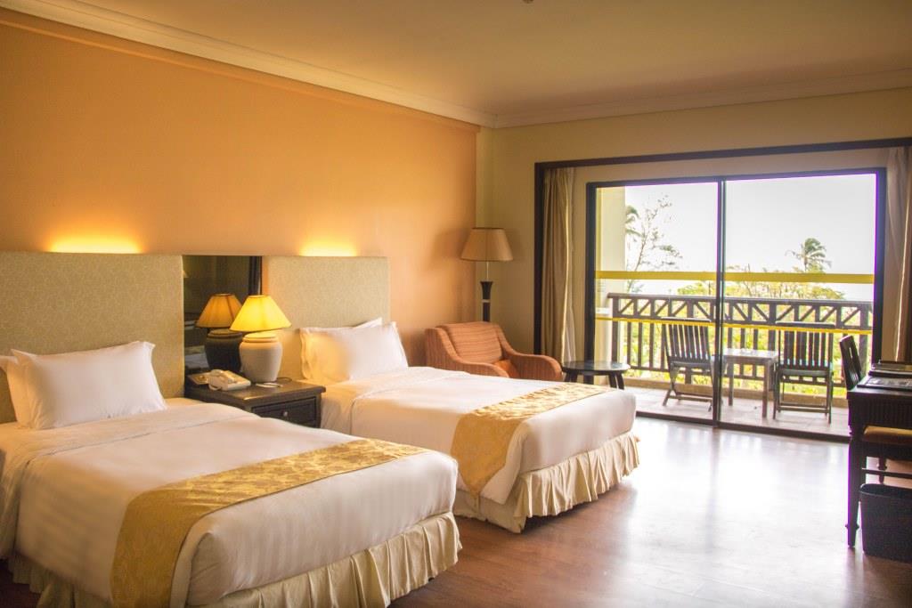 Double or Twin Deluxe Ocean Front