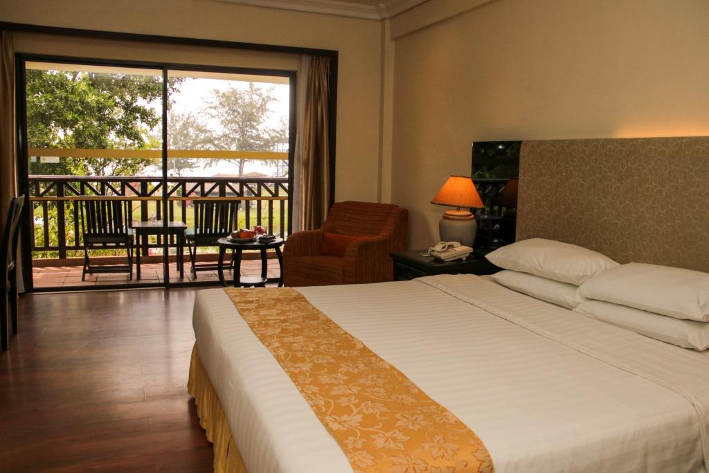 Double or Twin Deluxe Ocean Front