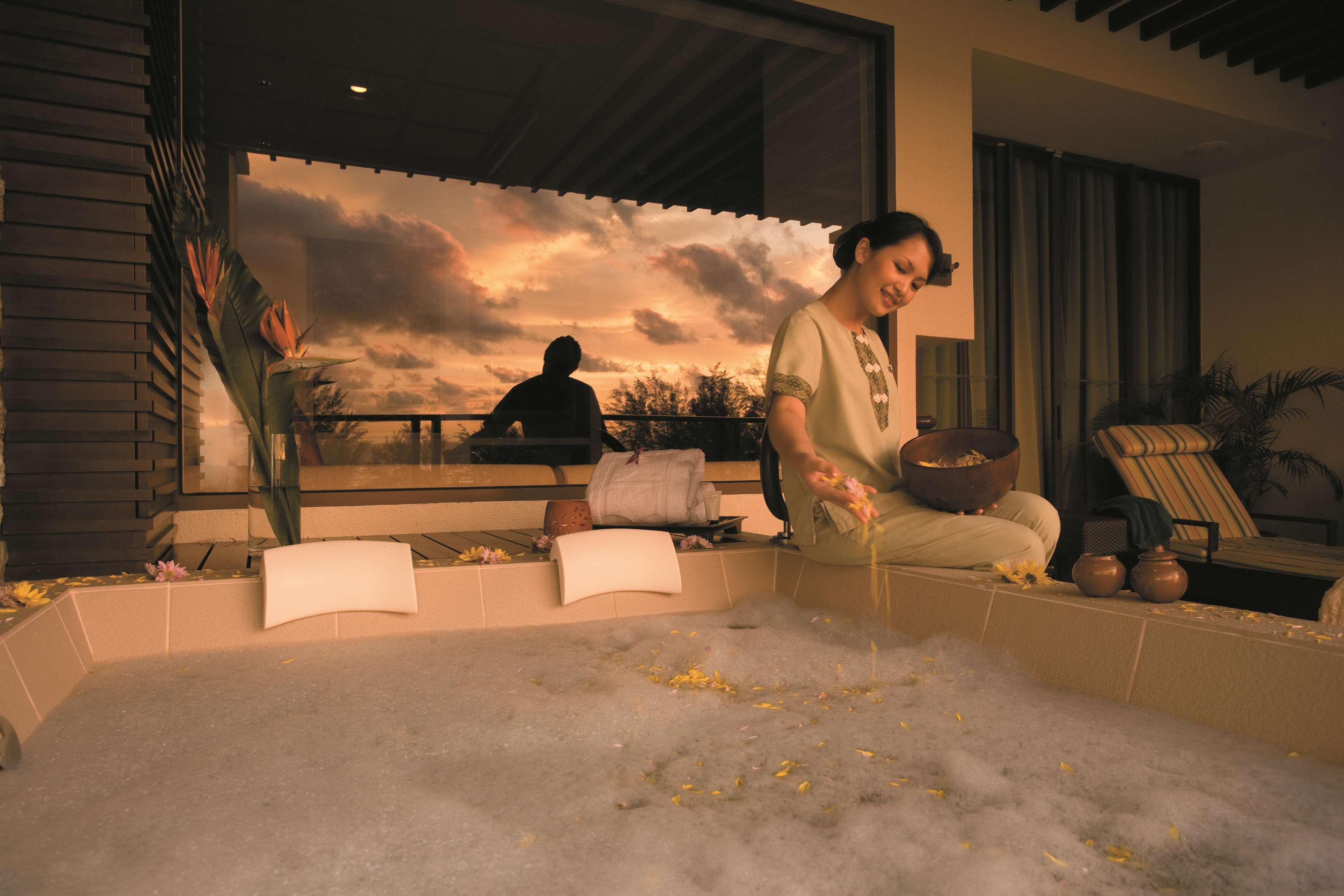 Junior Suite Sea View King Bed