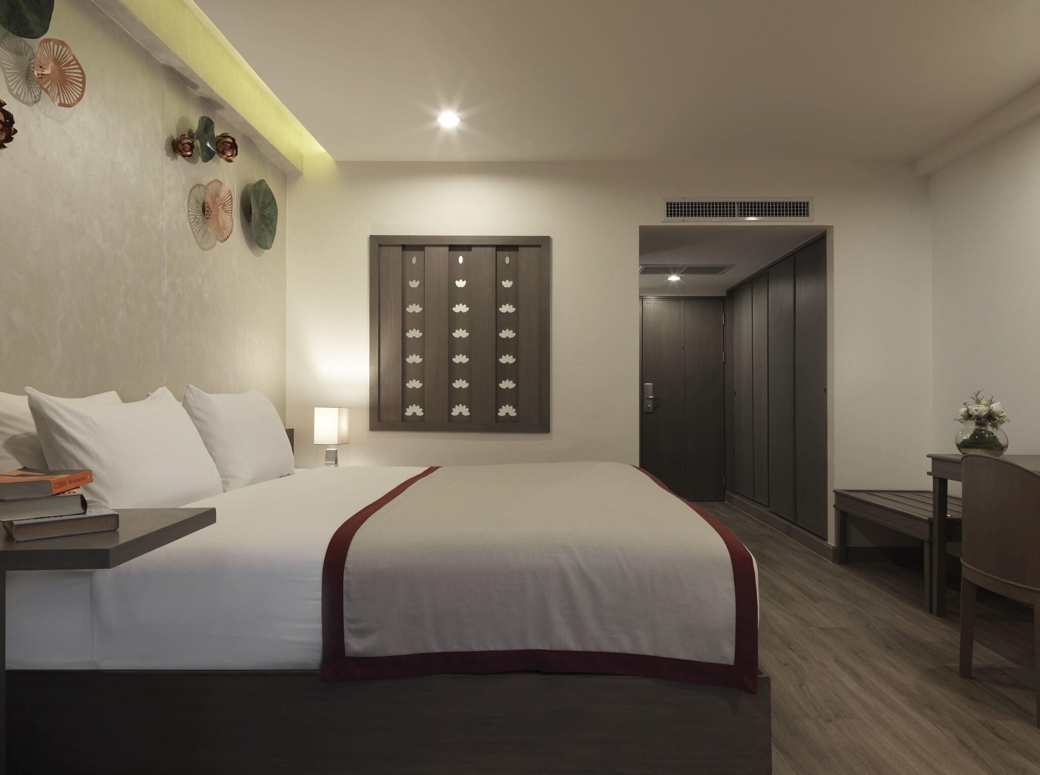 Twin Deluxe Pool View