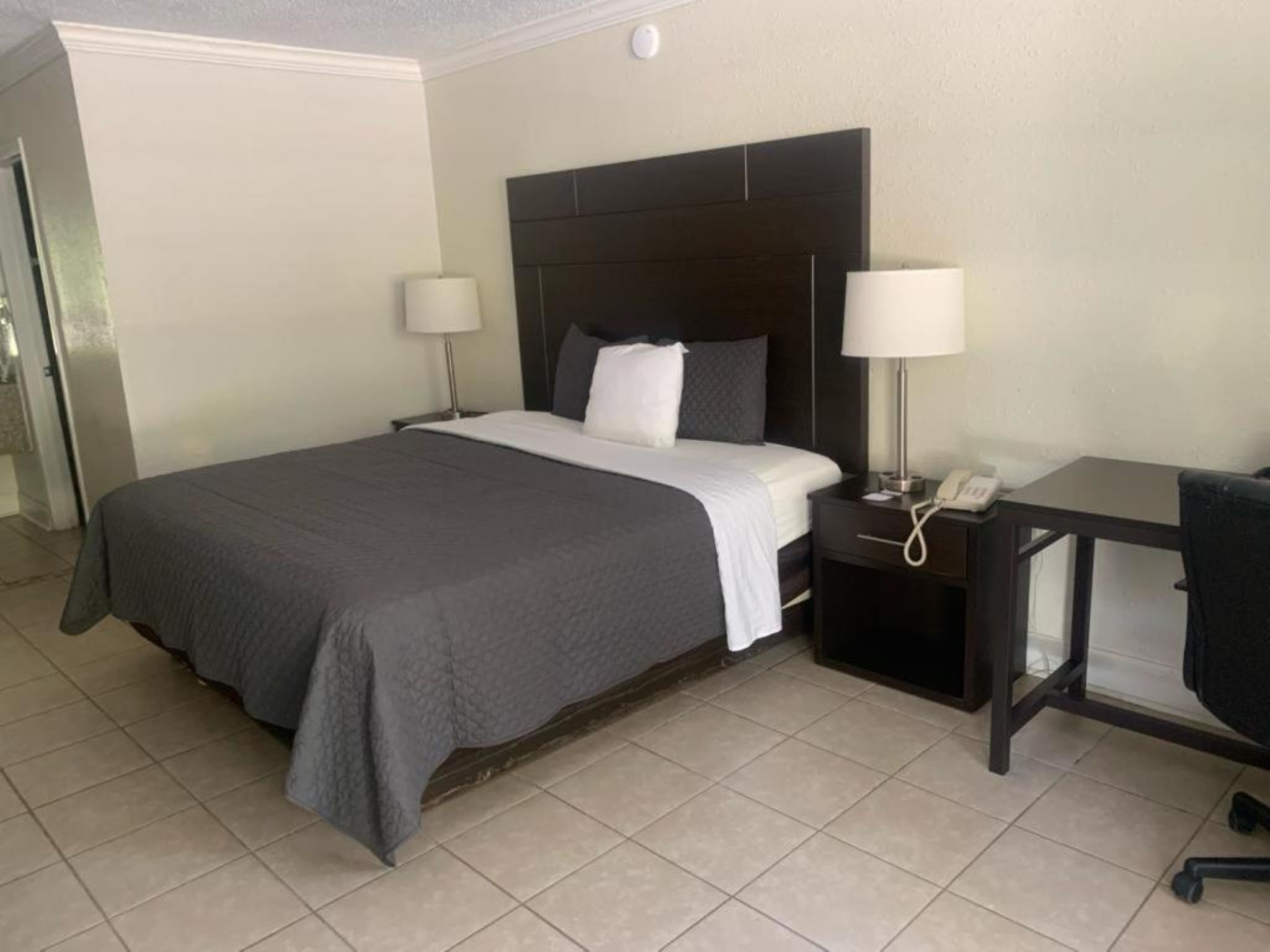 Double King Bed Non Smoking