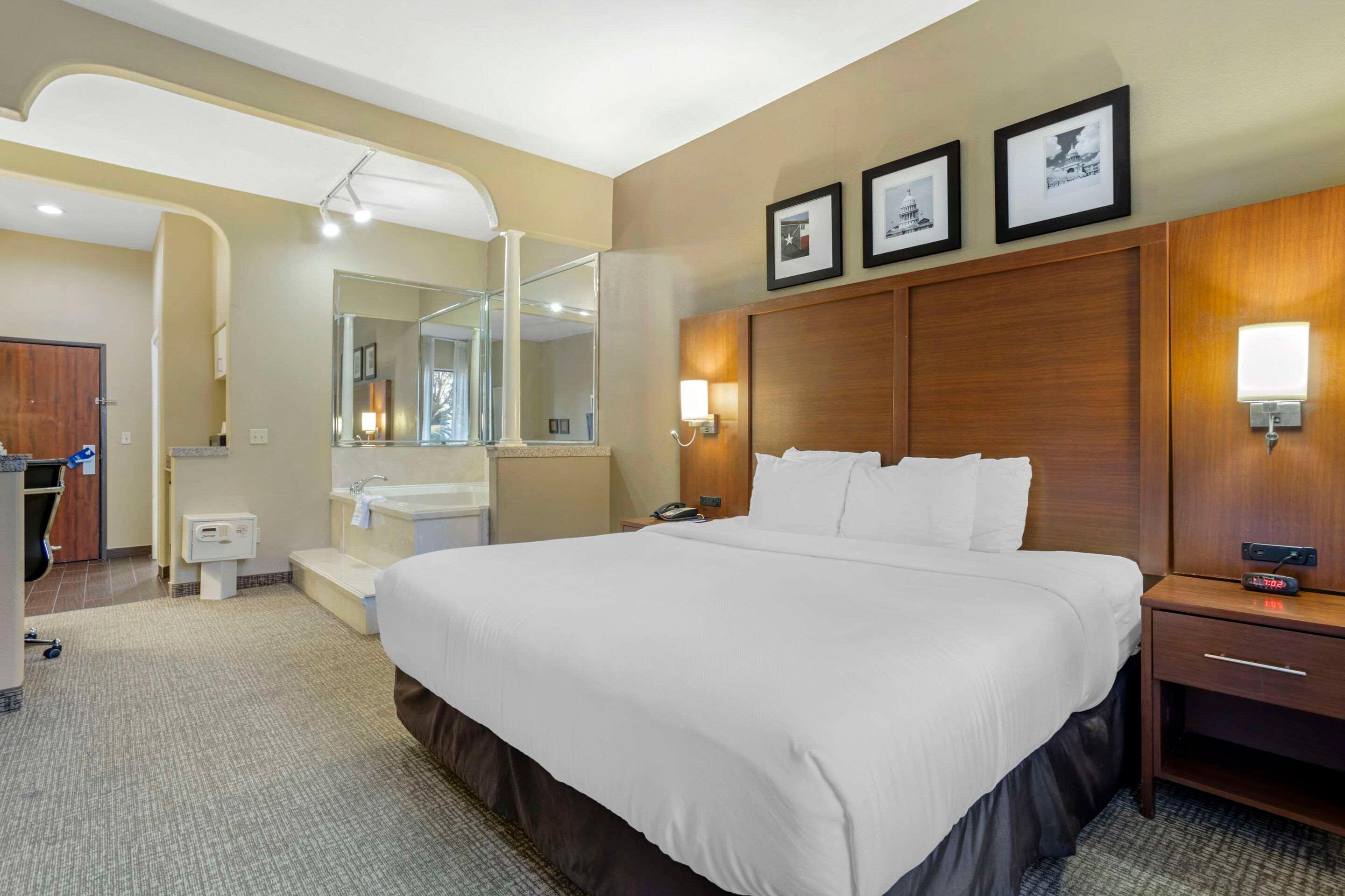 Double King Bed Non Smoking