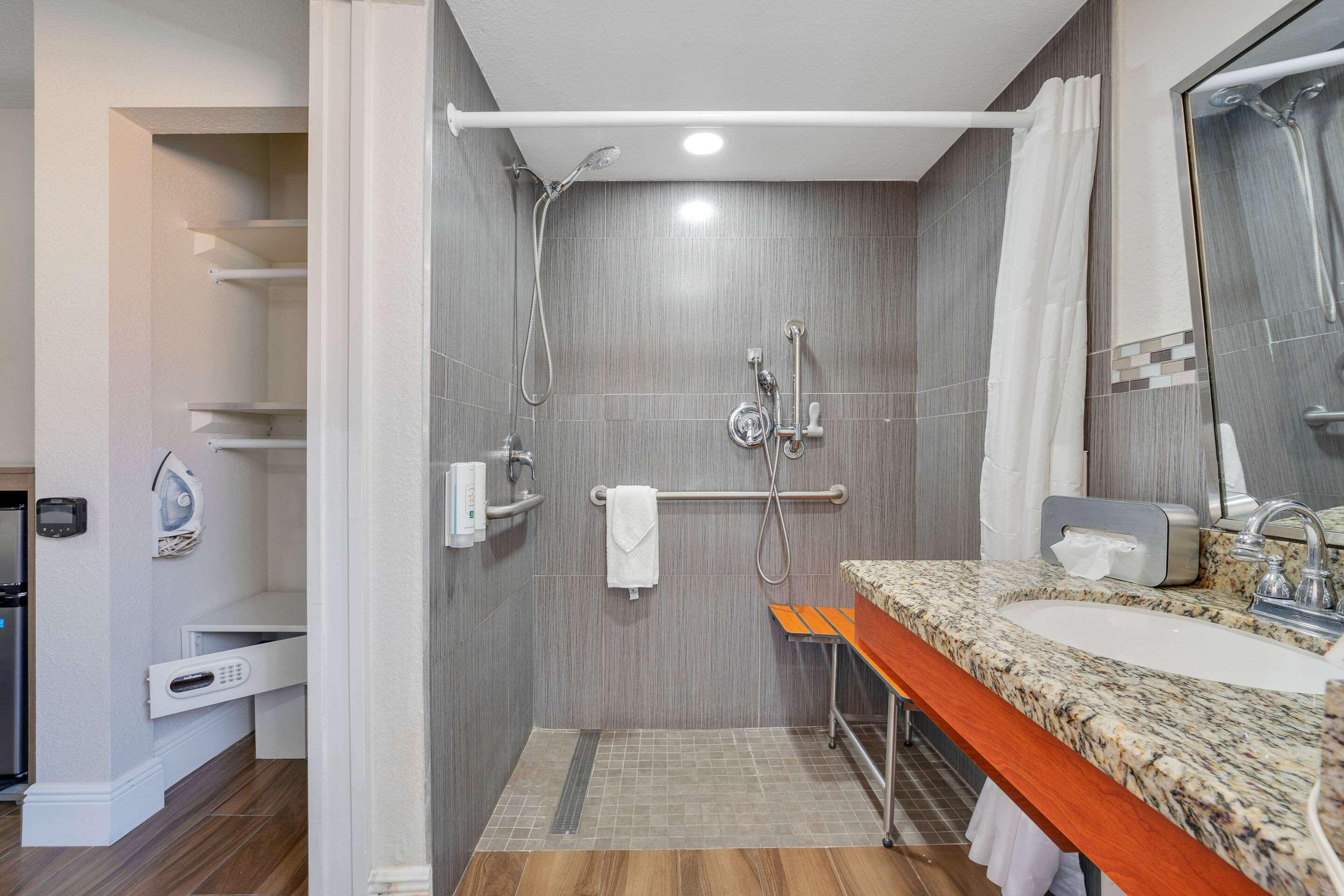 Double King Bed Non Smoking