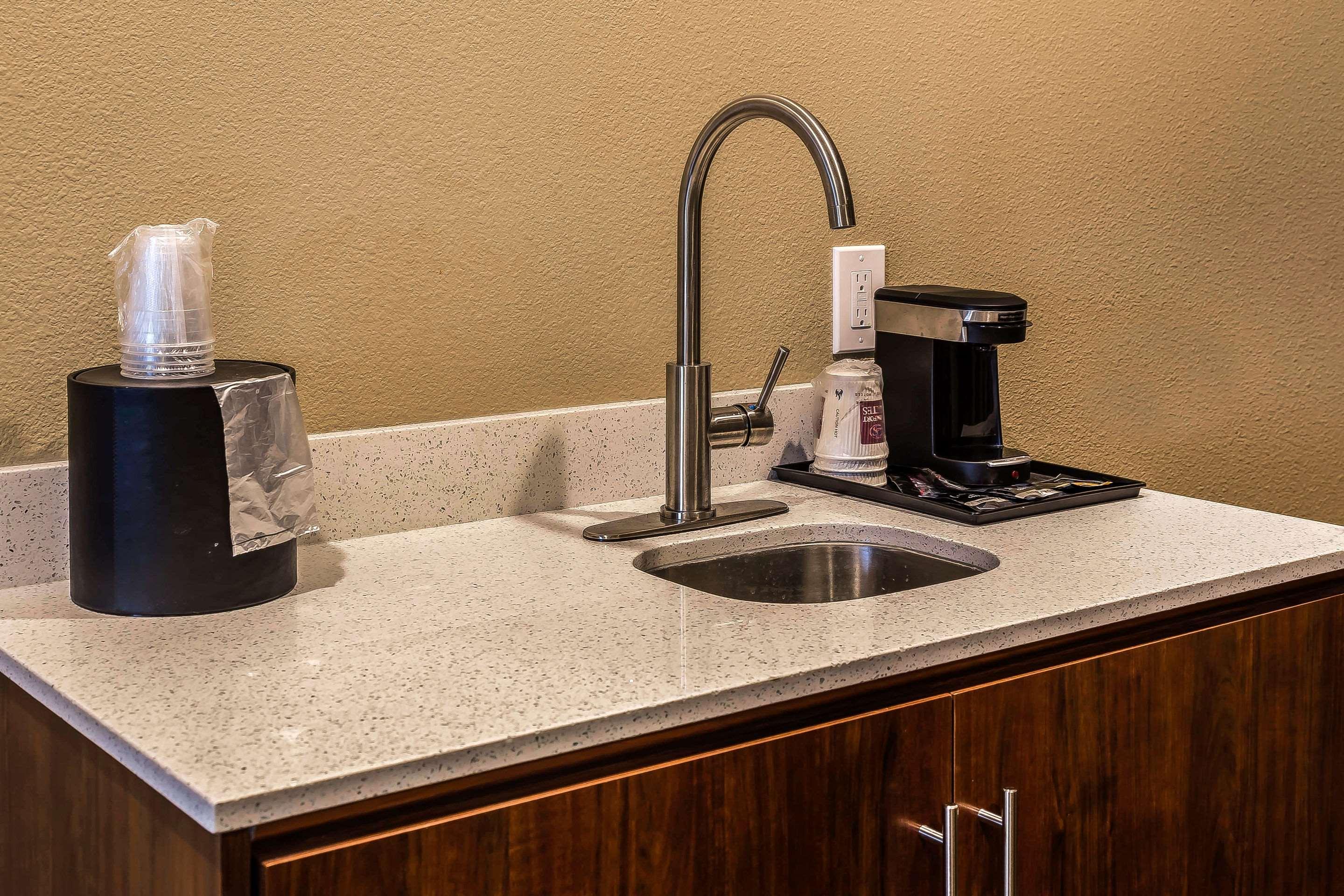 Suite Two Queen Beds Non Smoking