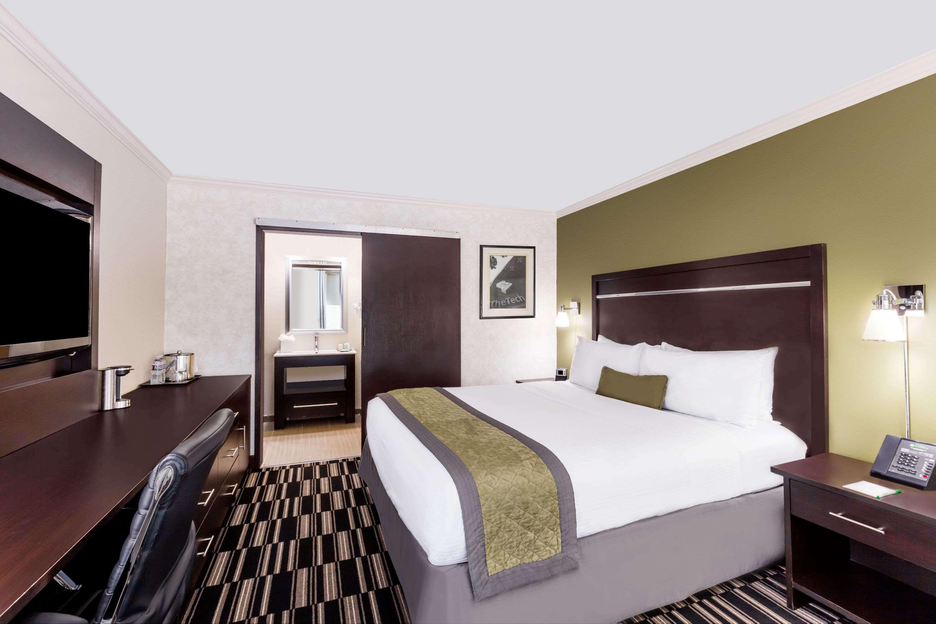 Double Queen Size Bed