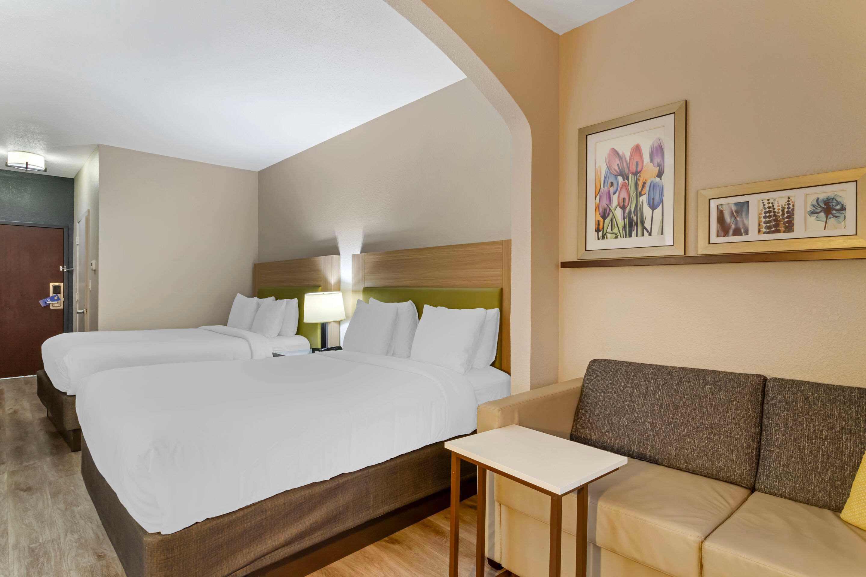 Suite Two Queen Beds