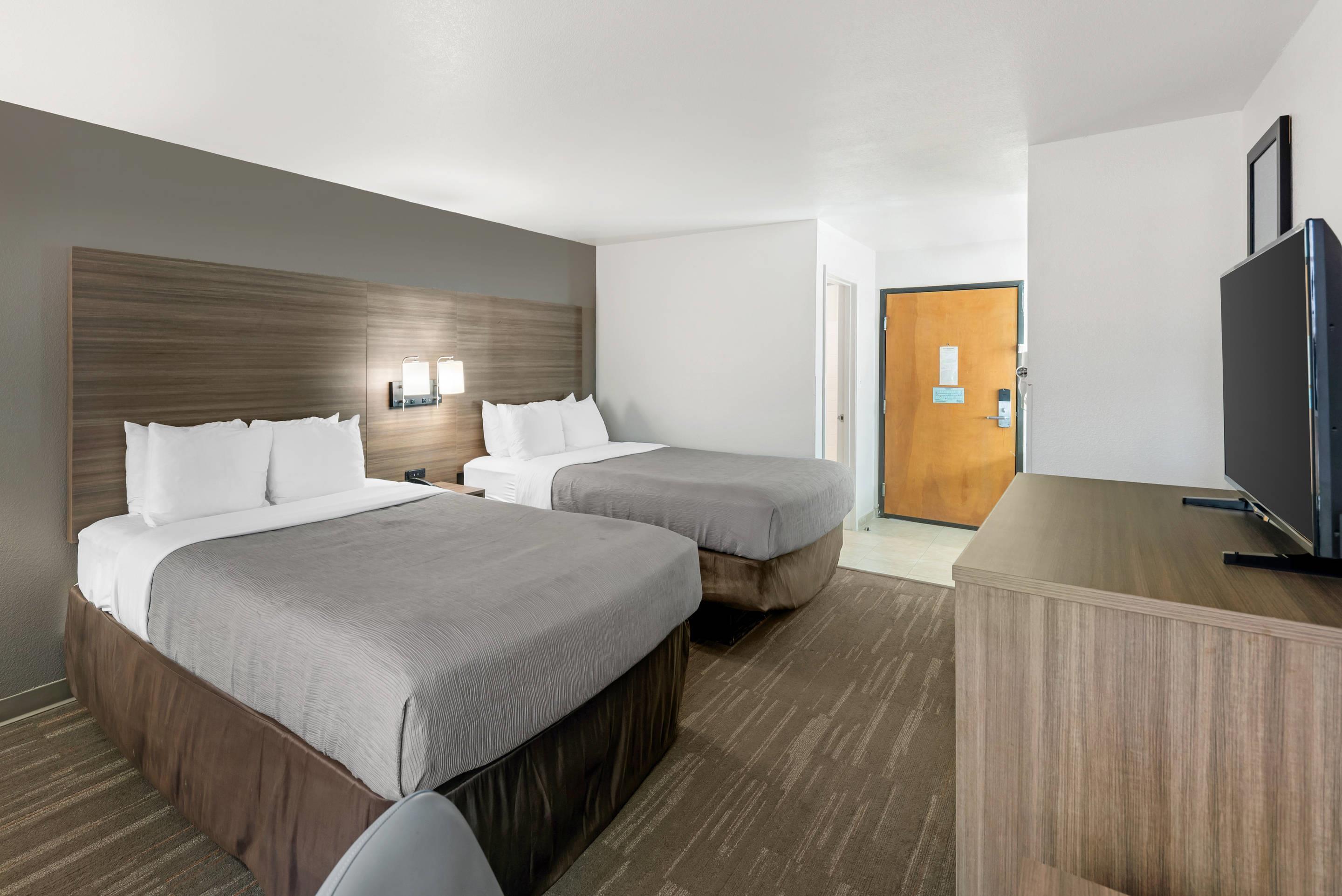 Double Two Queen Beds Non Smoking