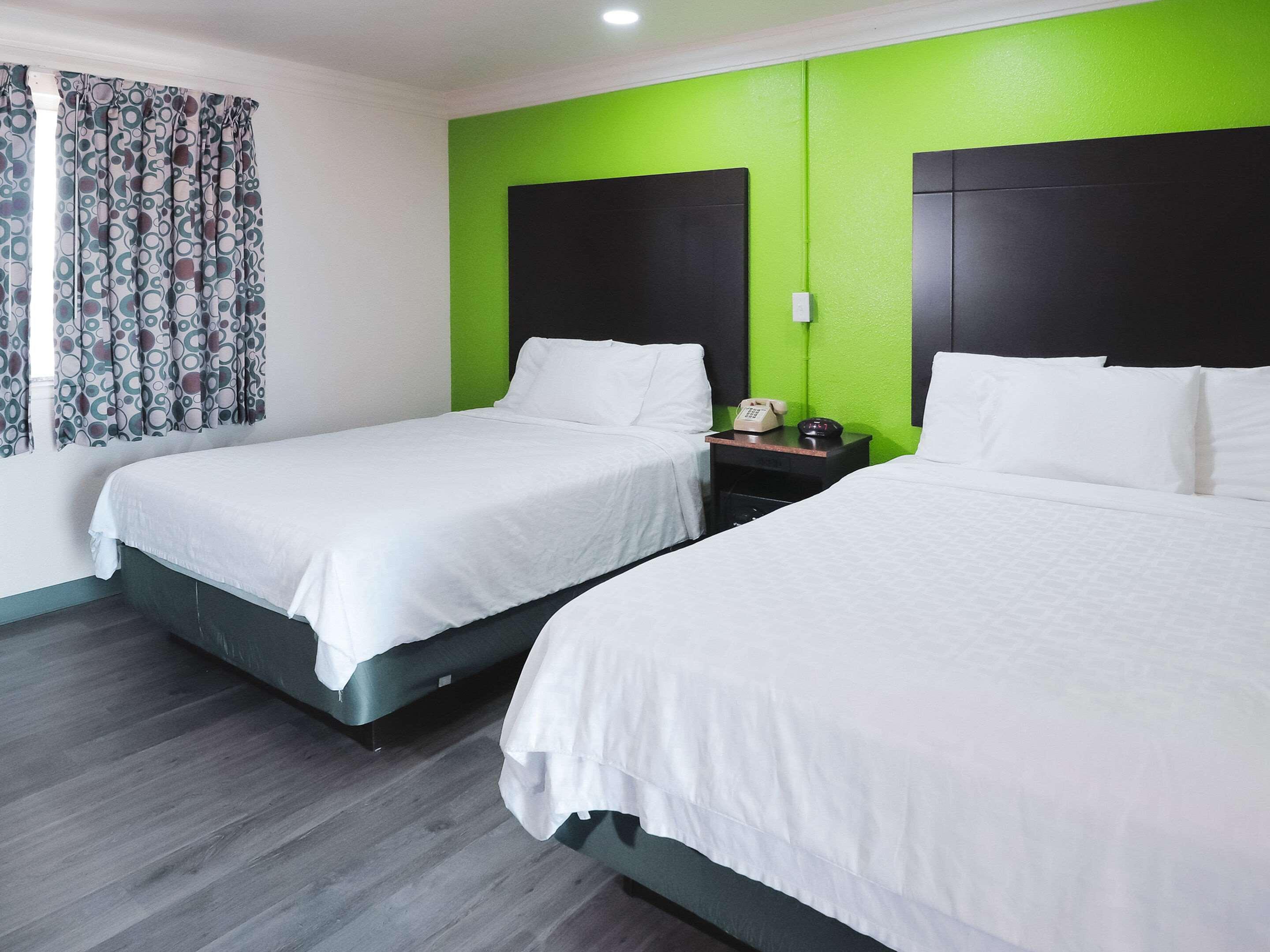 Double Two Queen Beds Non Smoking