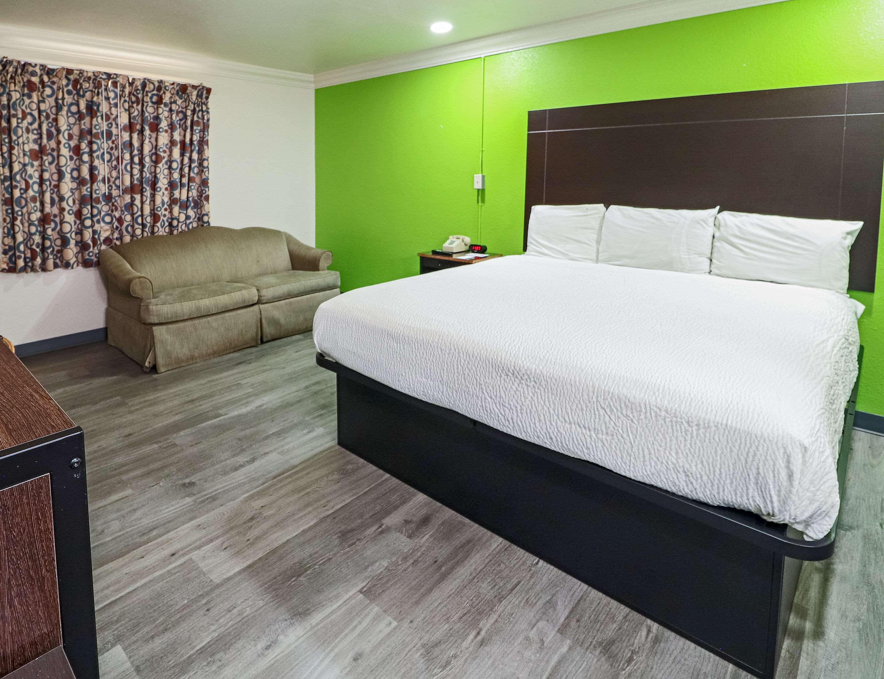 Double King Bed Non Smoking