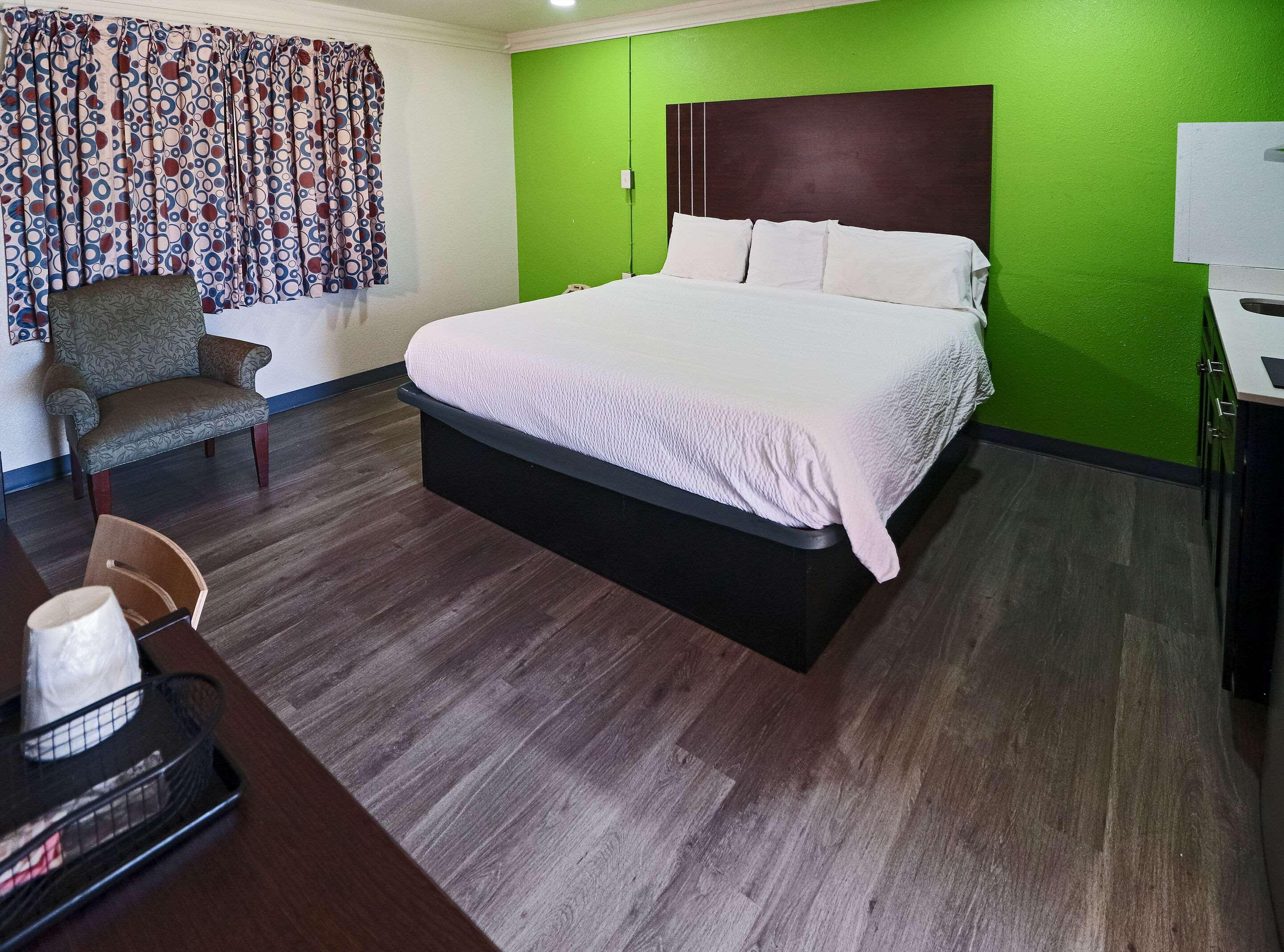 Double King Bed Non Smoking