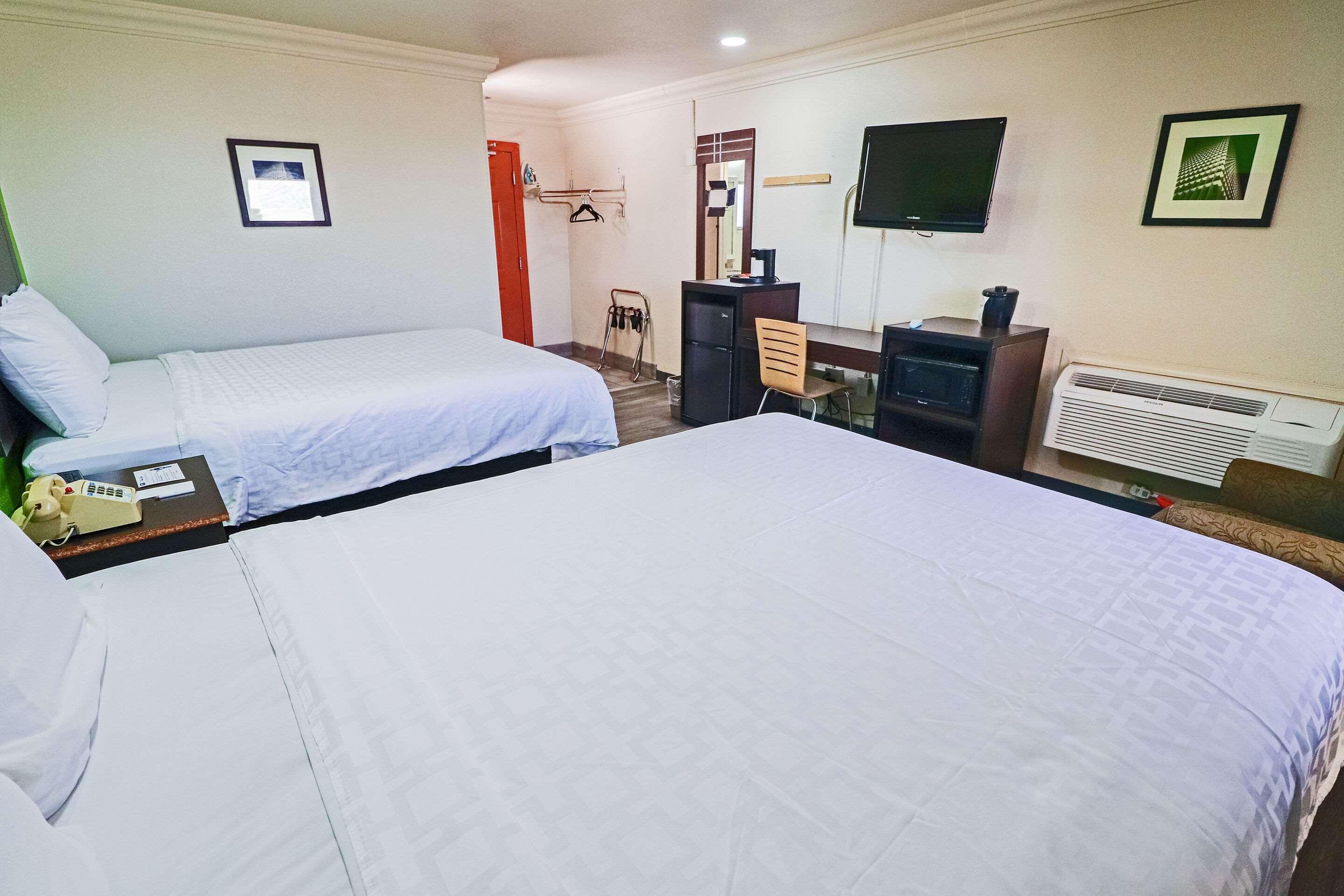 Double Two Queen Beds Non Smoking