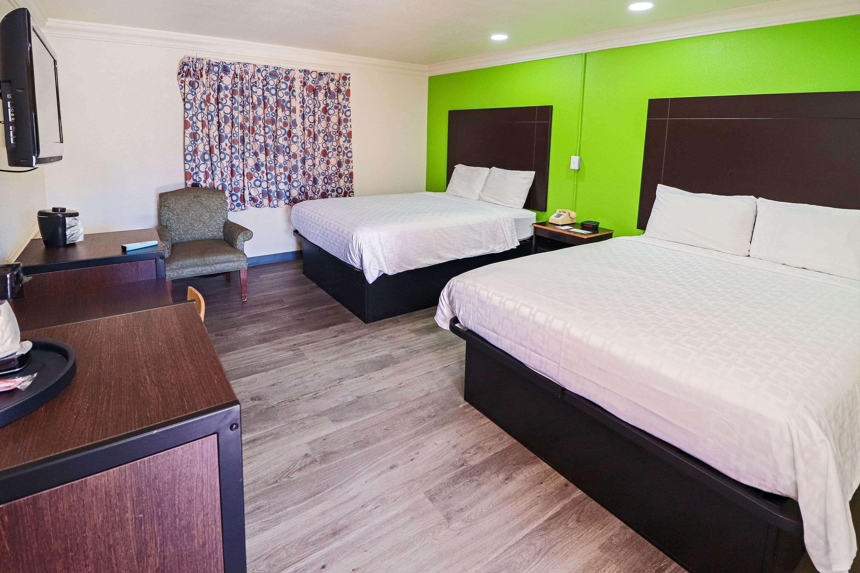 Double Two Queen Beds Non Smoking