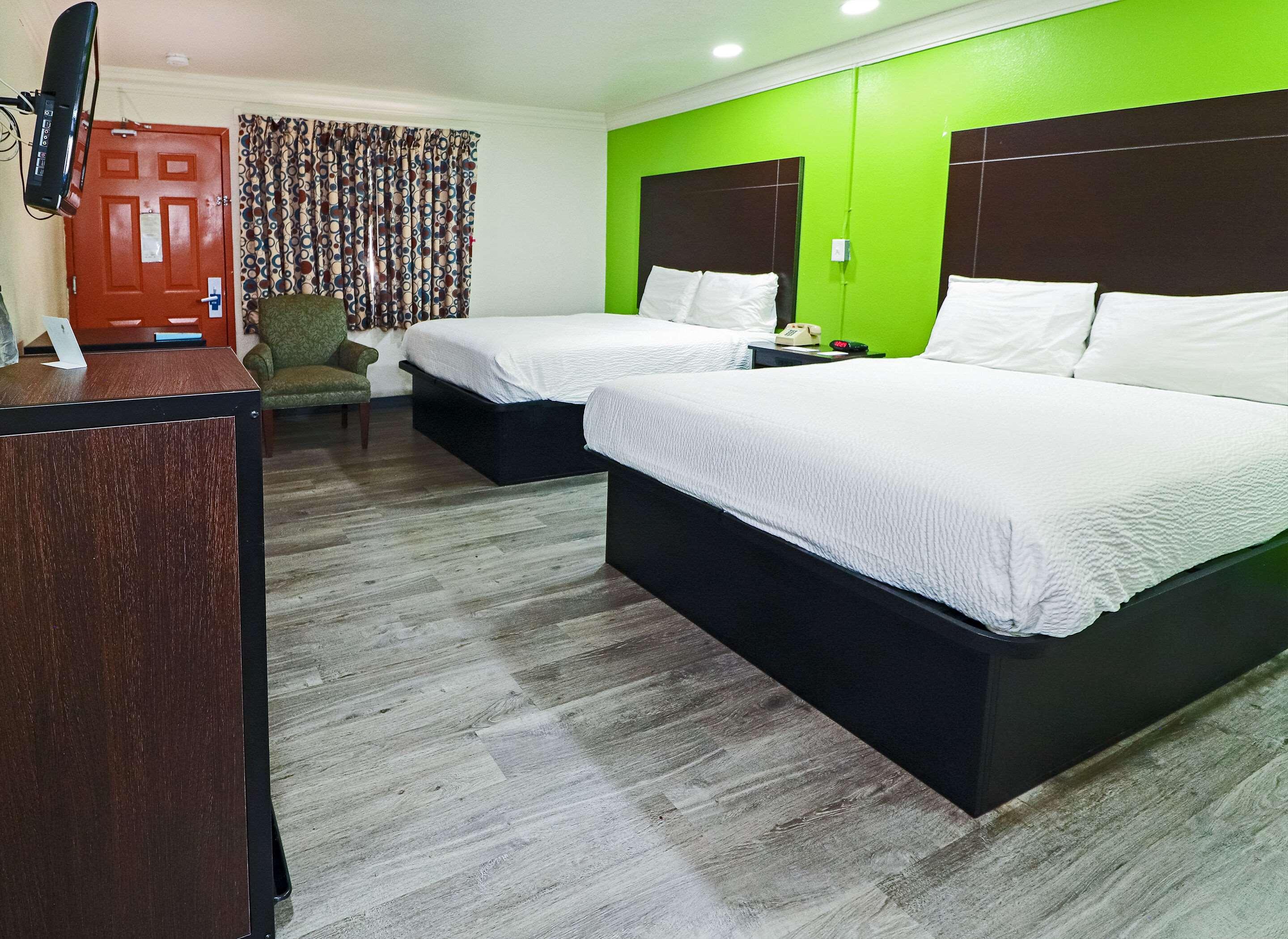 Double Two Queen Beds Non Smoking