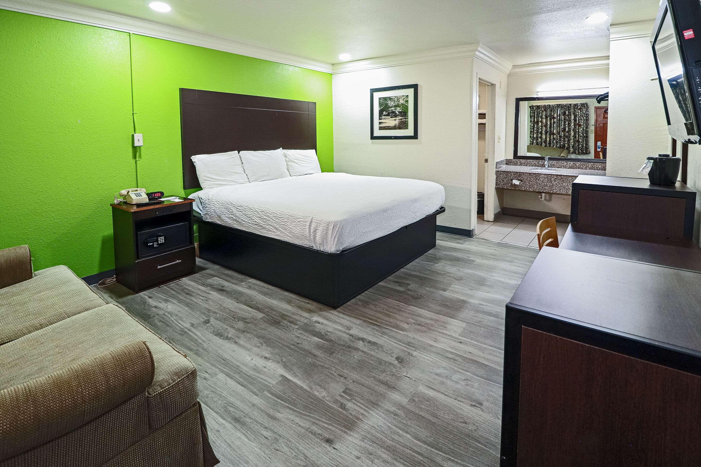 Double King Bed Non Smoking