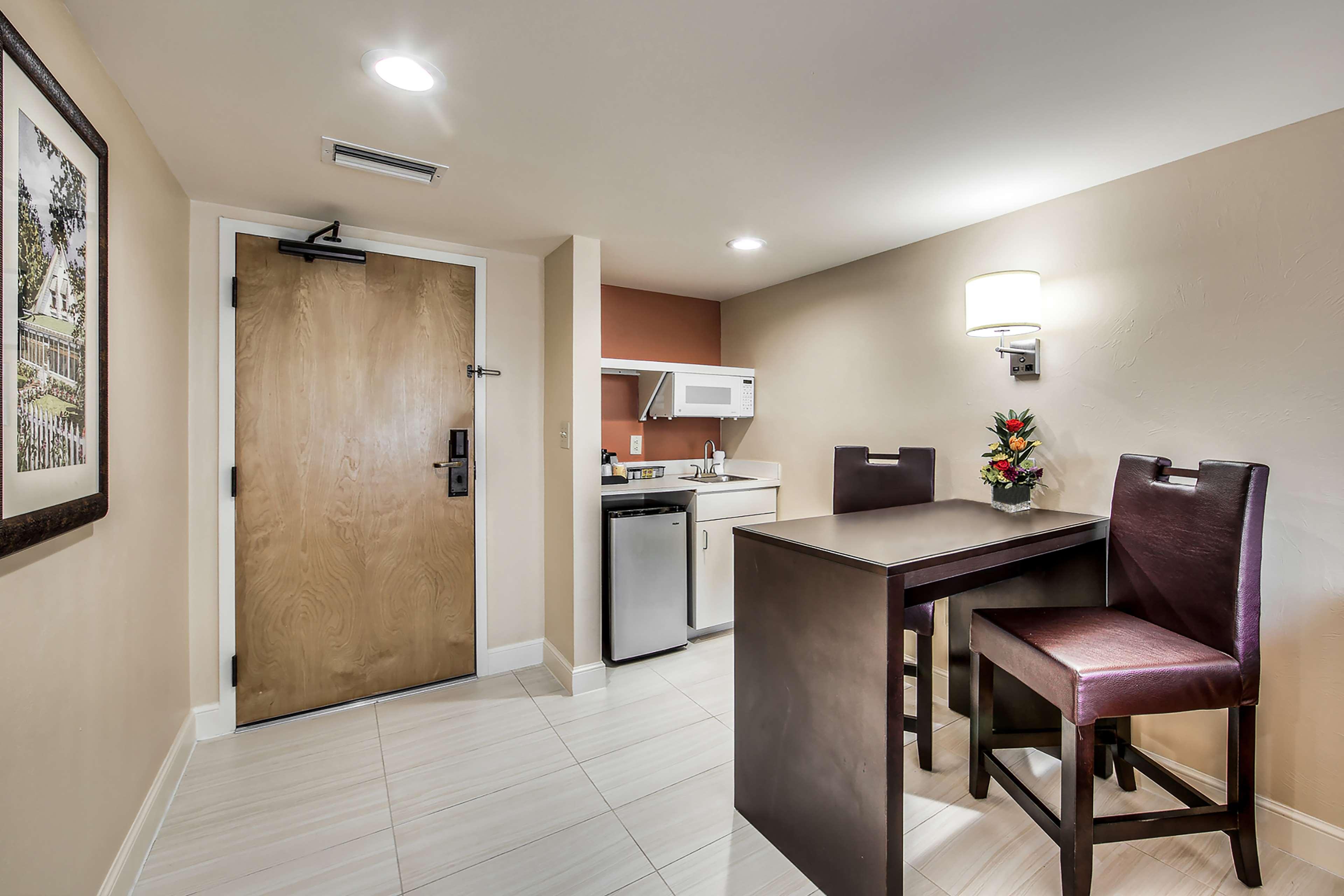 Suite Pool View King Bed