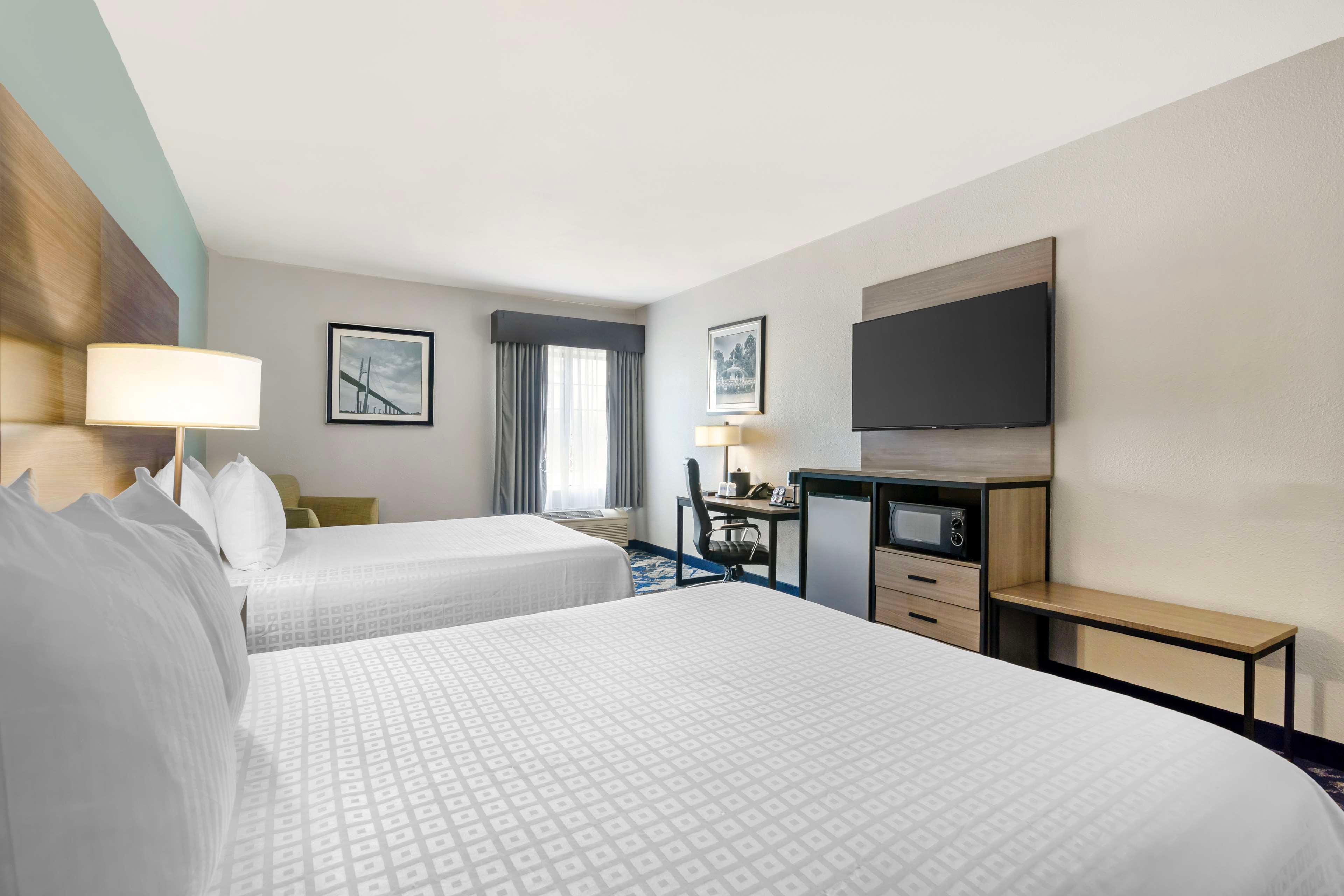 Suite Two Queen Beds