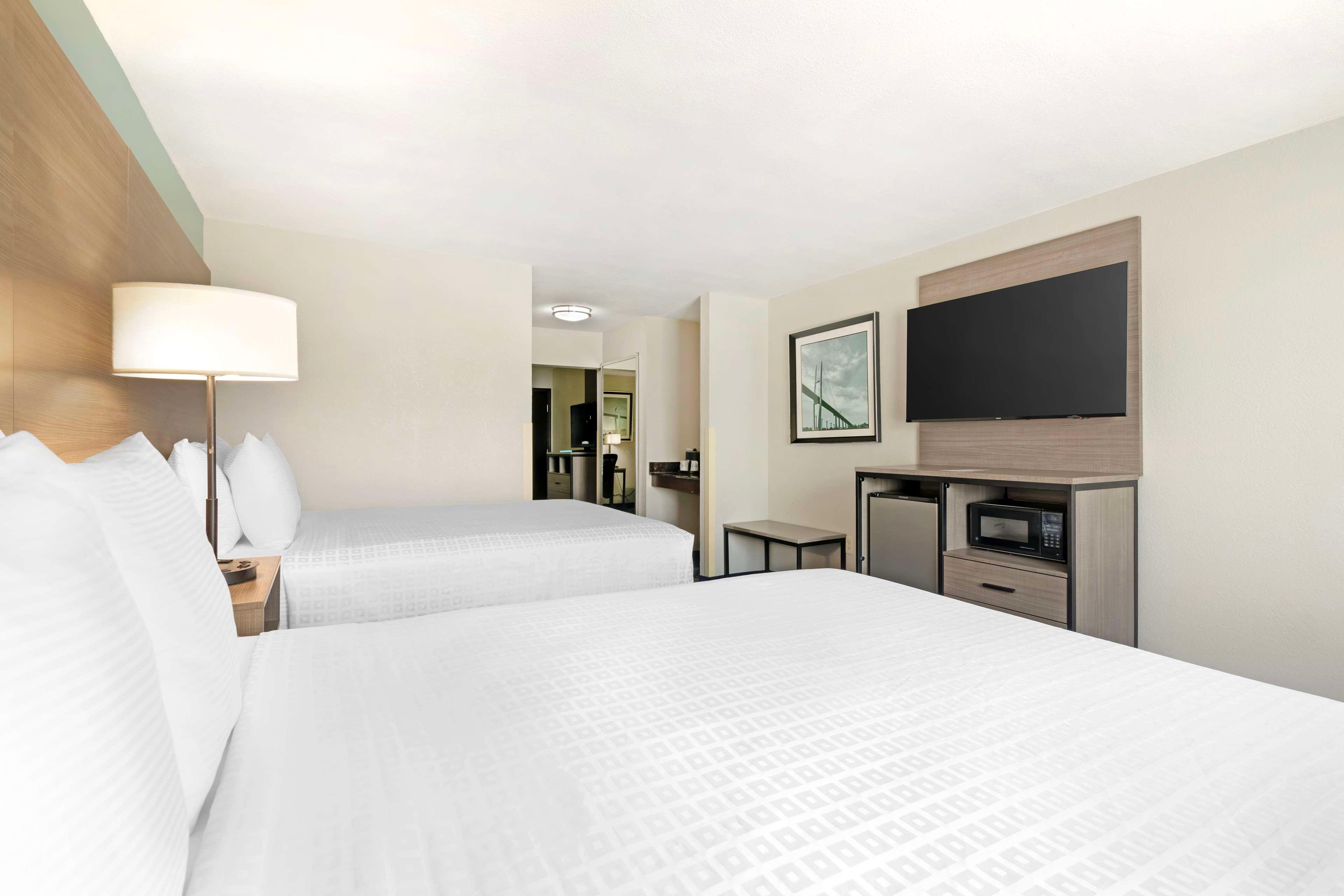 Suite Two Queen Beds