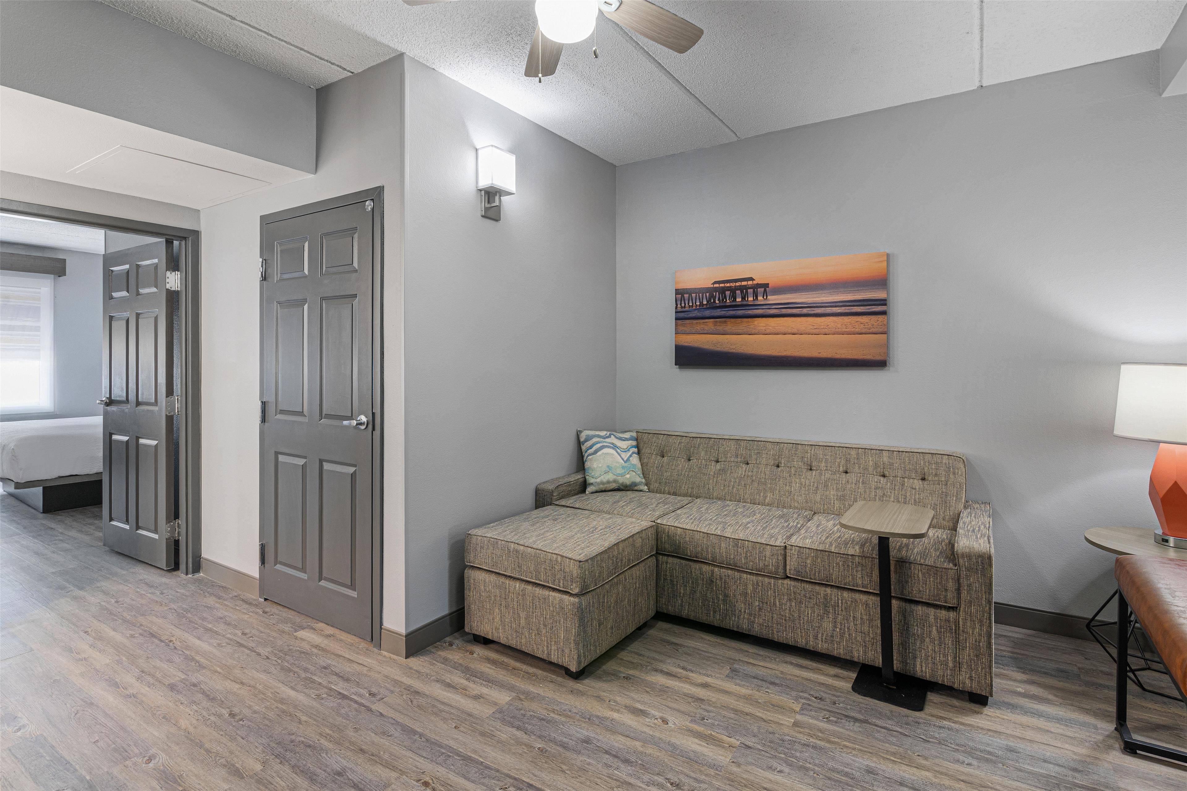 Suite Accessible King Size Bed