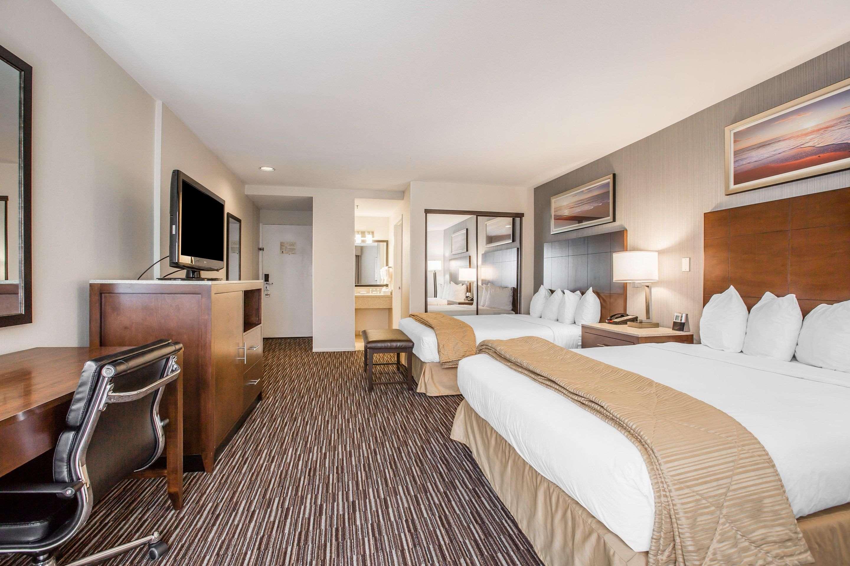 Quadruple Two Queen Beds