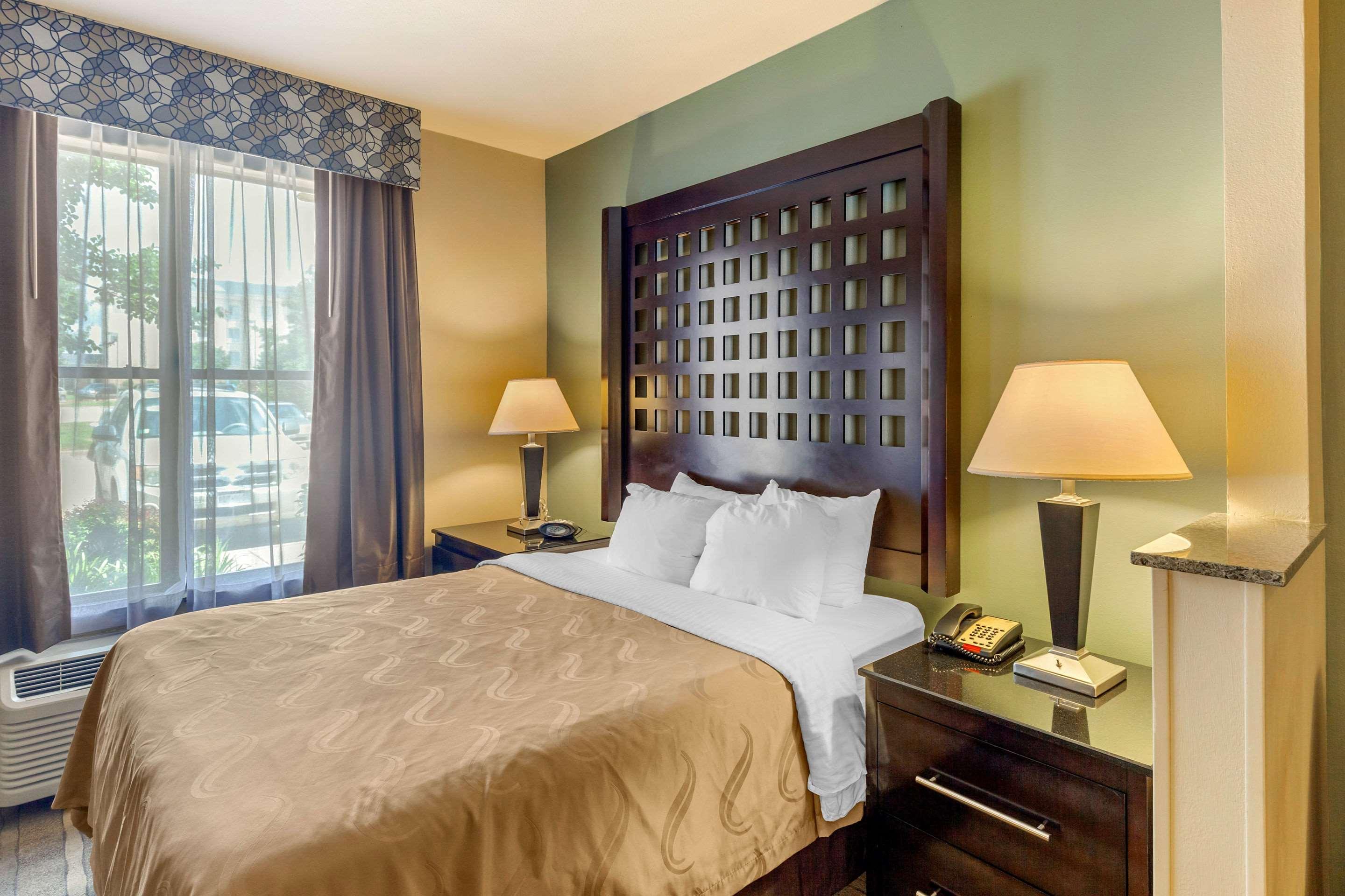 Suite Queen Size Bed