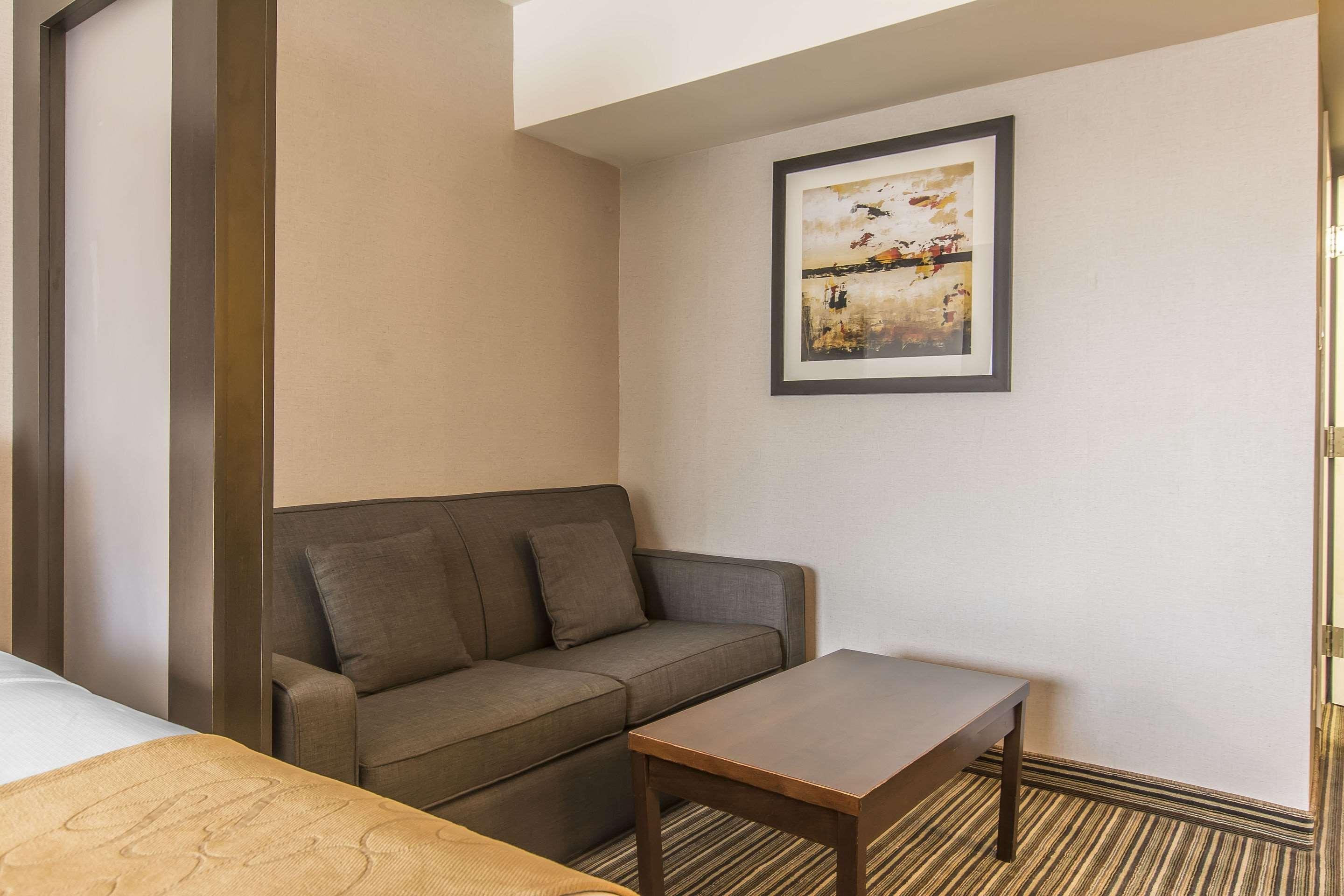 Suite Two Queen Beds Non Smoking