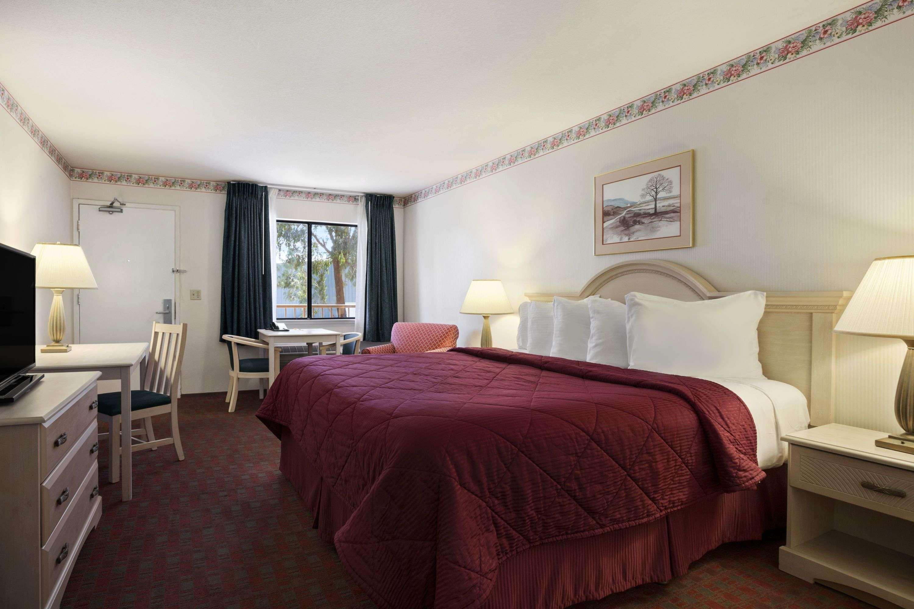 Double Queen Bed Non Smoking