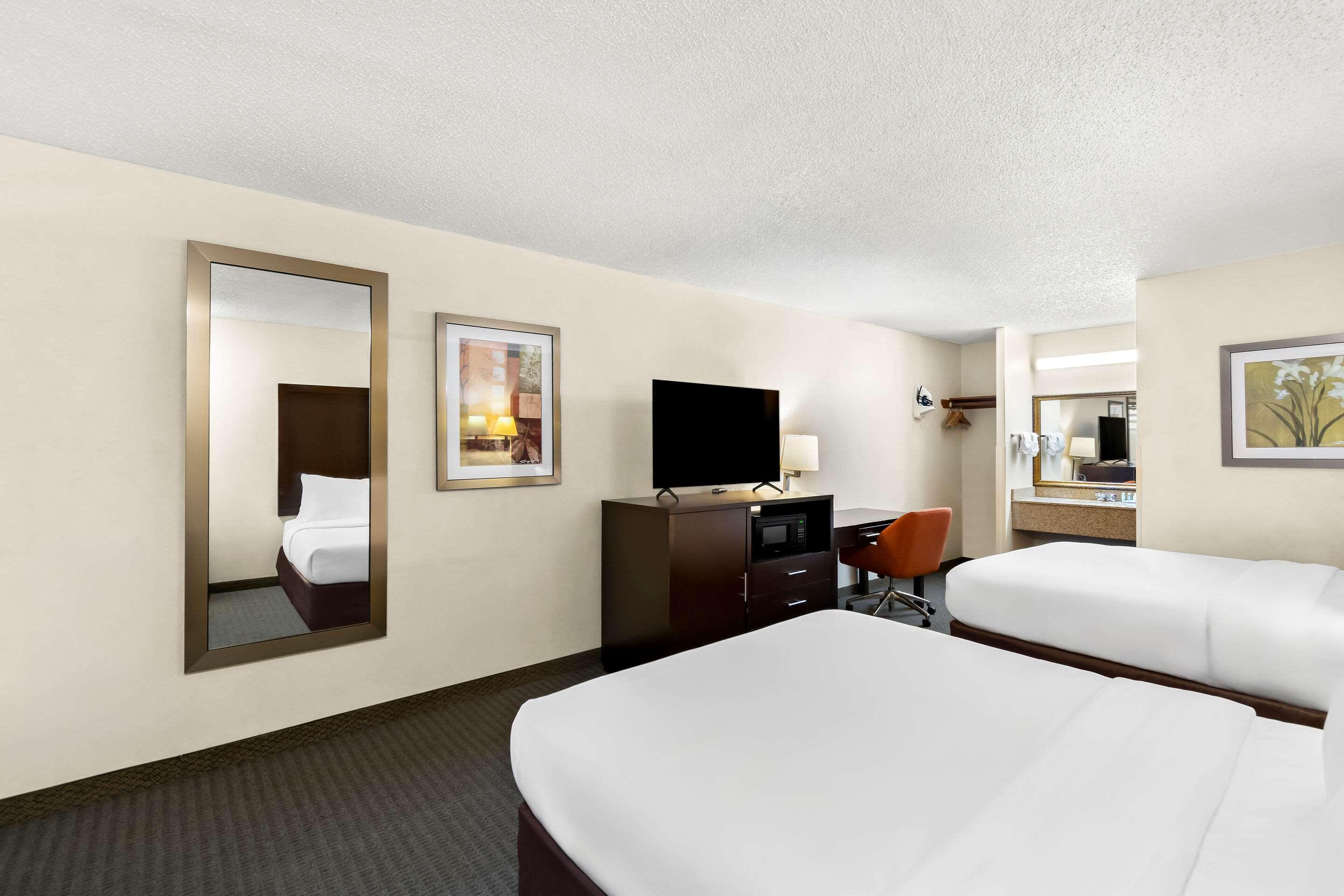 Double Two Queen Beds Non Smoking