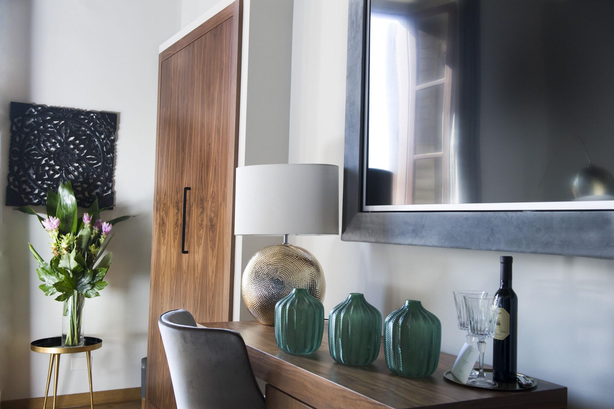 Double Deluxe One Bed