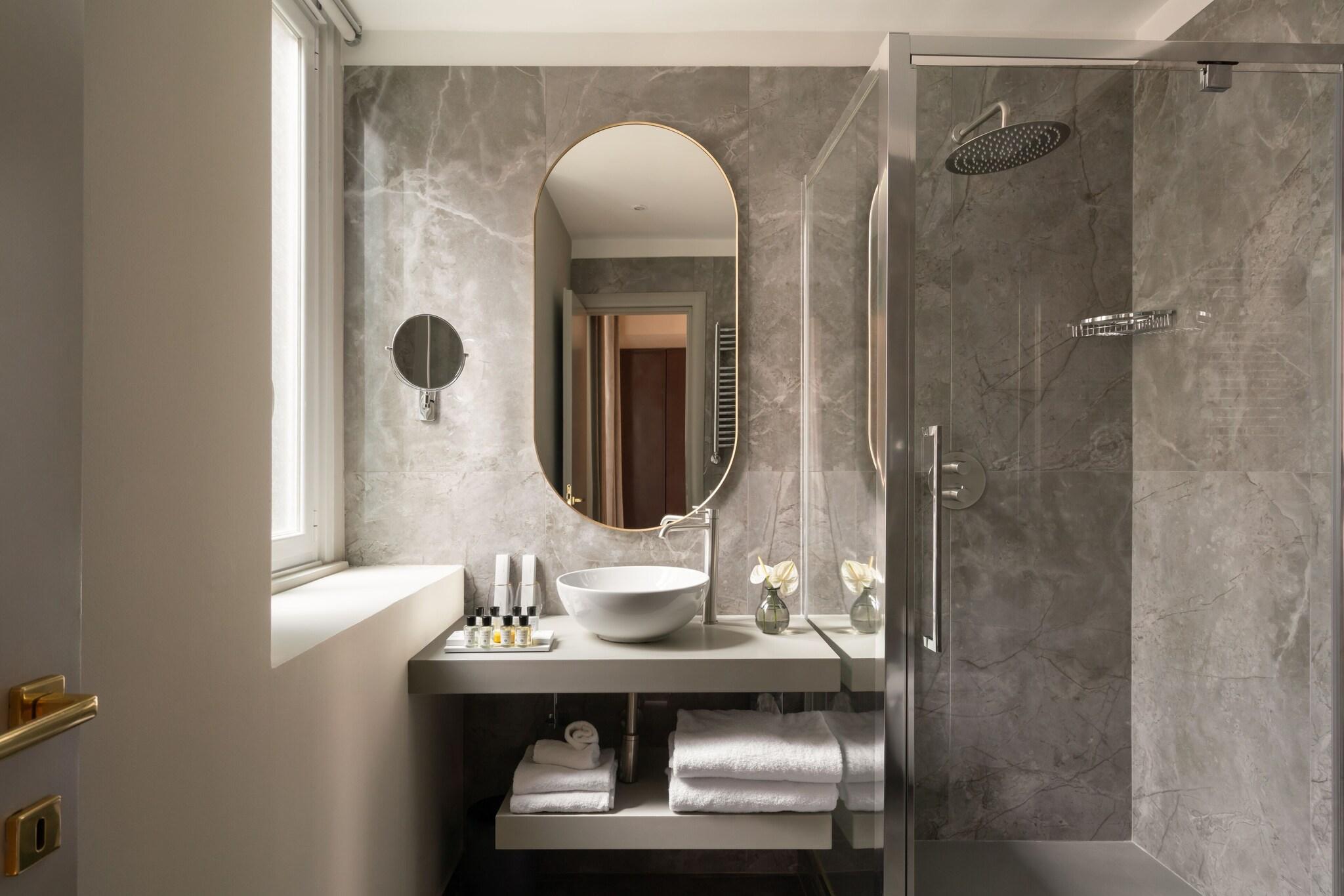 Double Deluxe One Bed